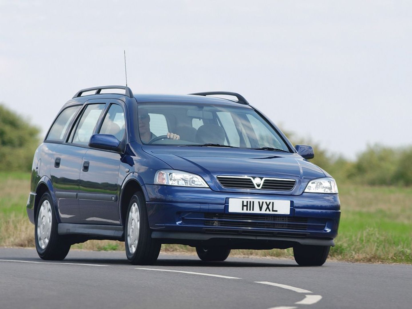 vauxhall_Astra_4_generation__Estate_5-door__7.jpg