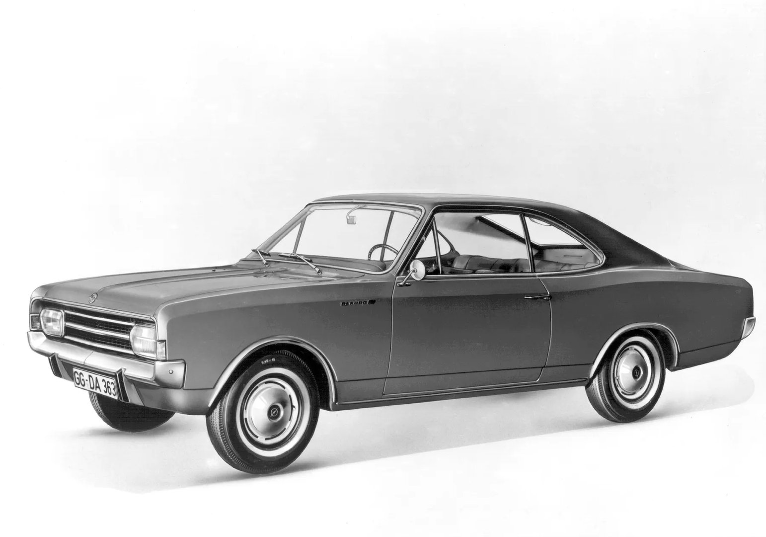 Opel_Rekord_3_generation__Coupe__6.jpg