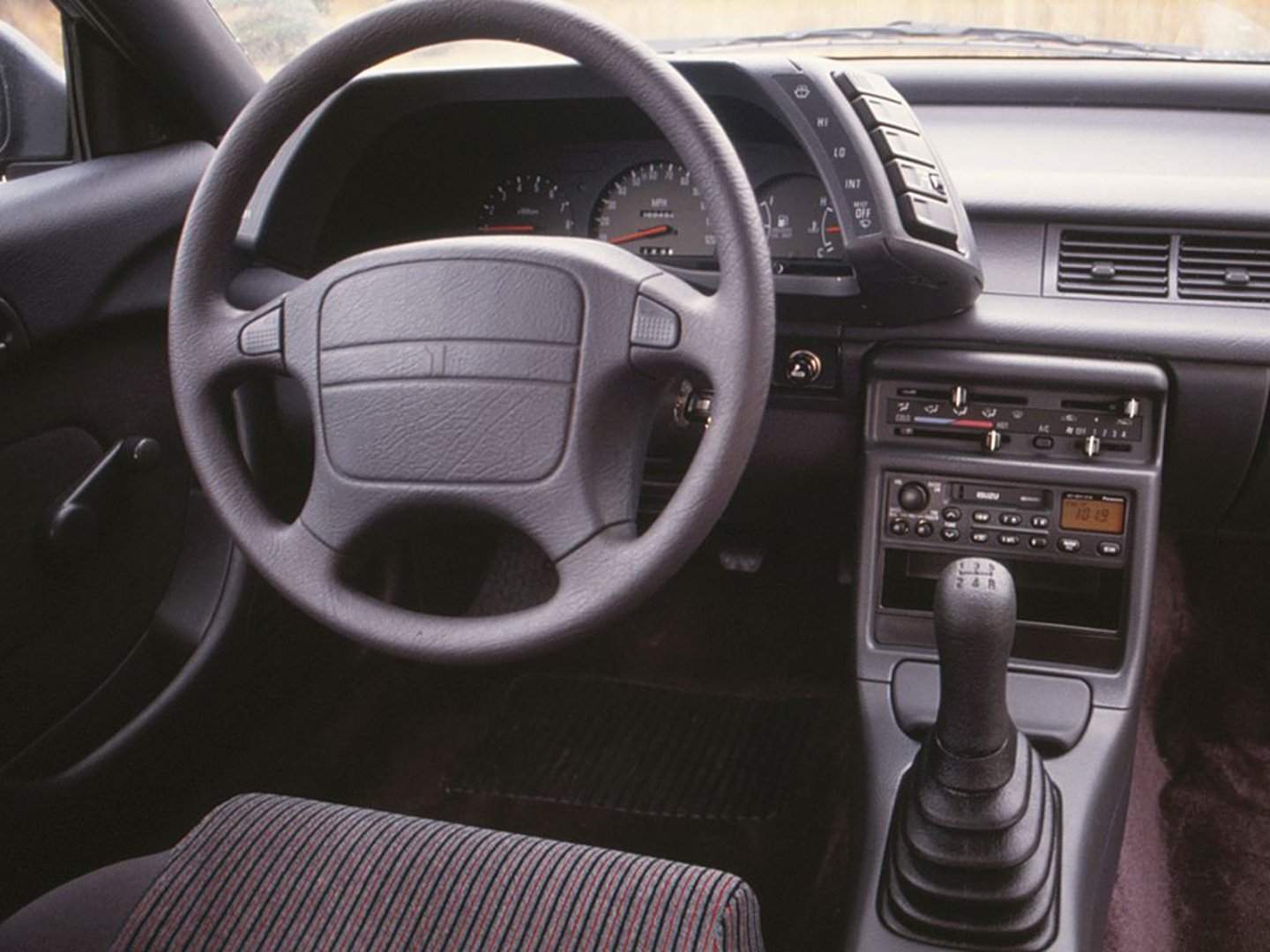 isuzu_Impulse_2_generation__Hatchback_3-door__5.jpg