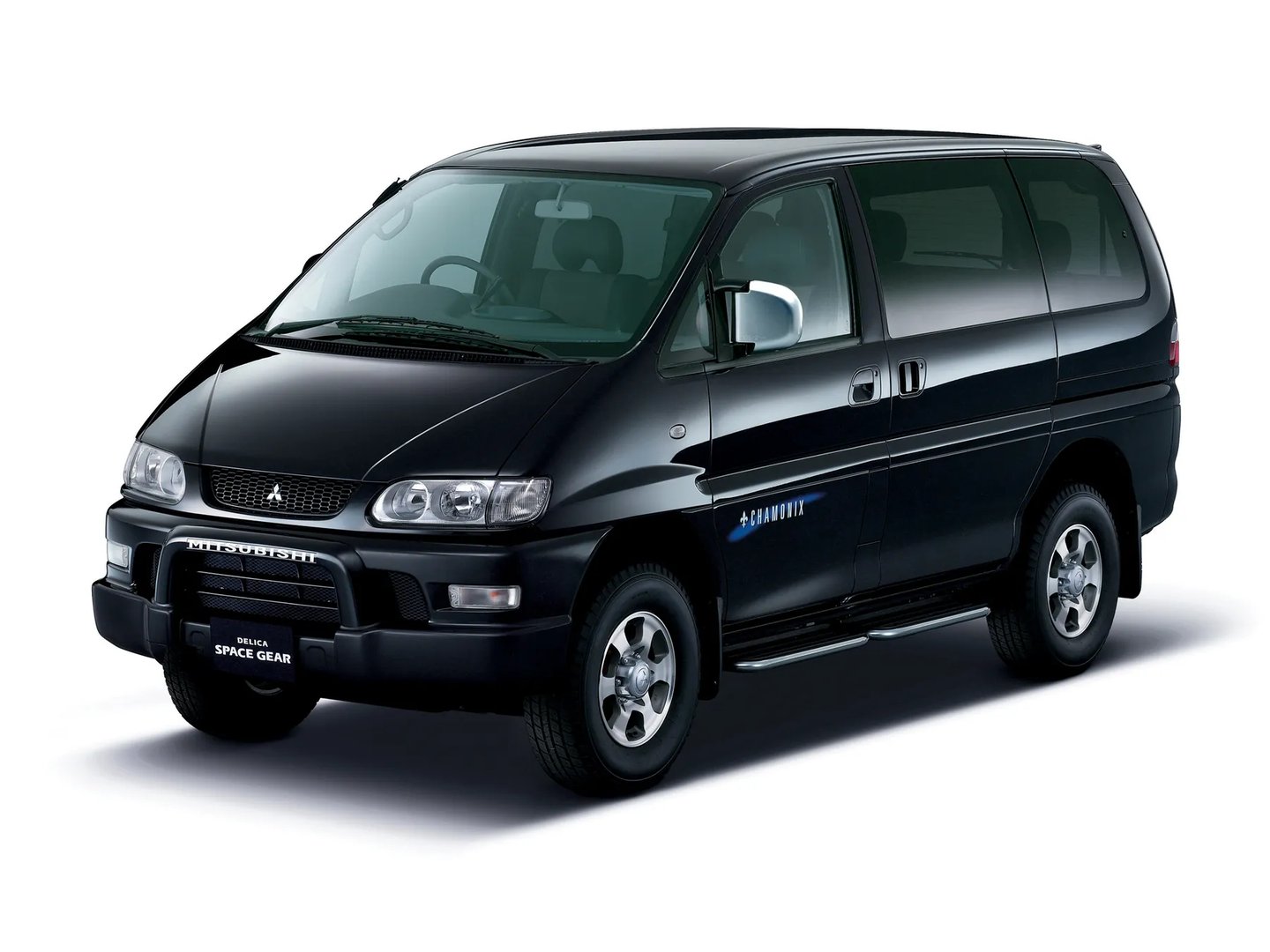 Mitsubishi_Delica_4_generation__Minivan__1.jpg