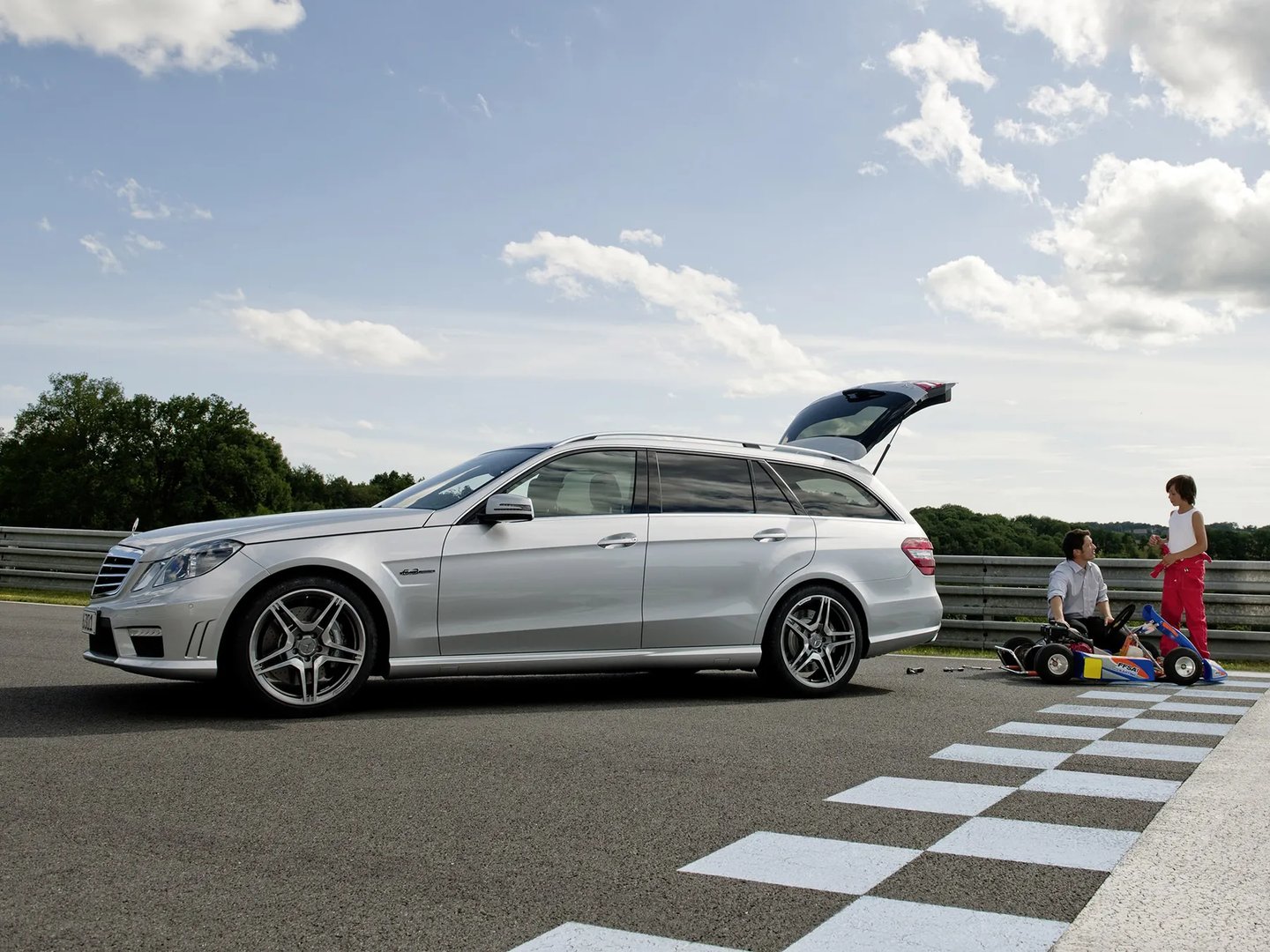 Mercedes_E-Class_AMG_4_generation__Estate_5-door__13.jpg