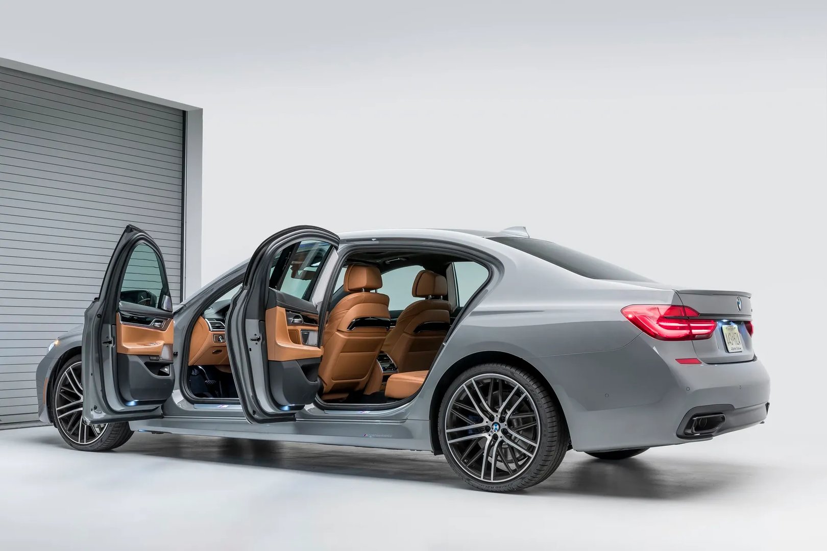BMW_7_series_6_generation__Sedan__10.jpg
