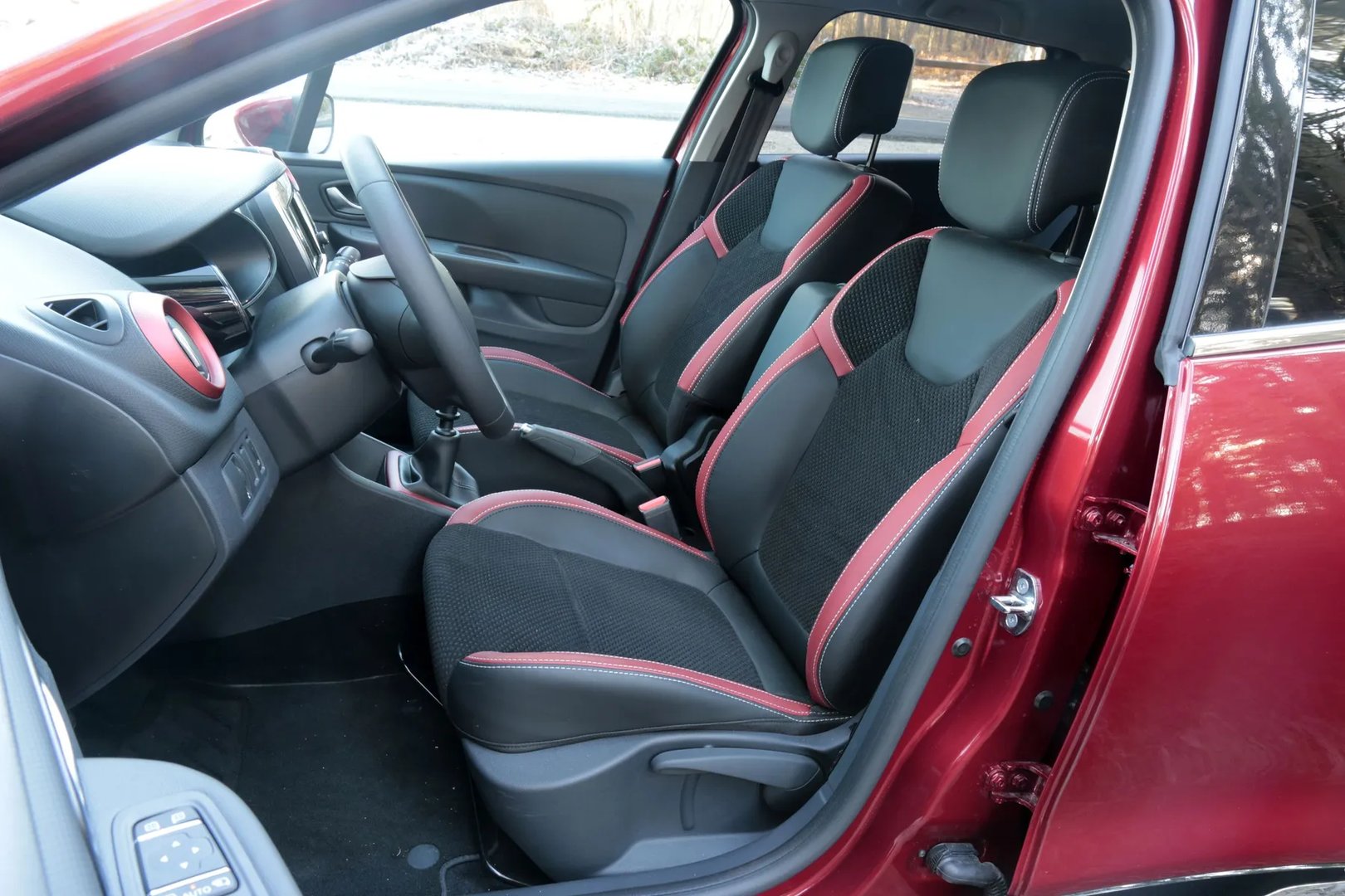 Renault_Clio_4_generation_restyling__Estate_5-door__10.jpg