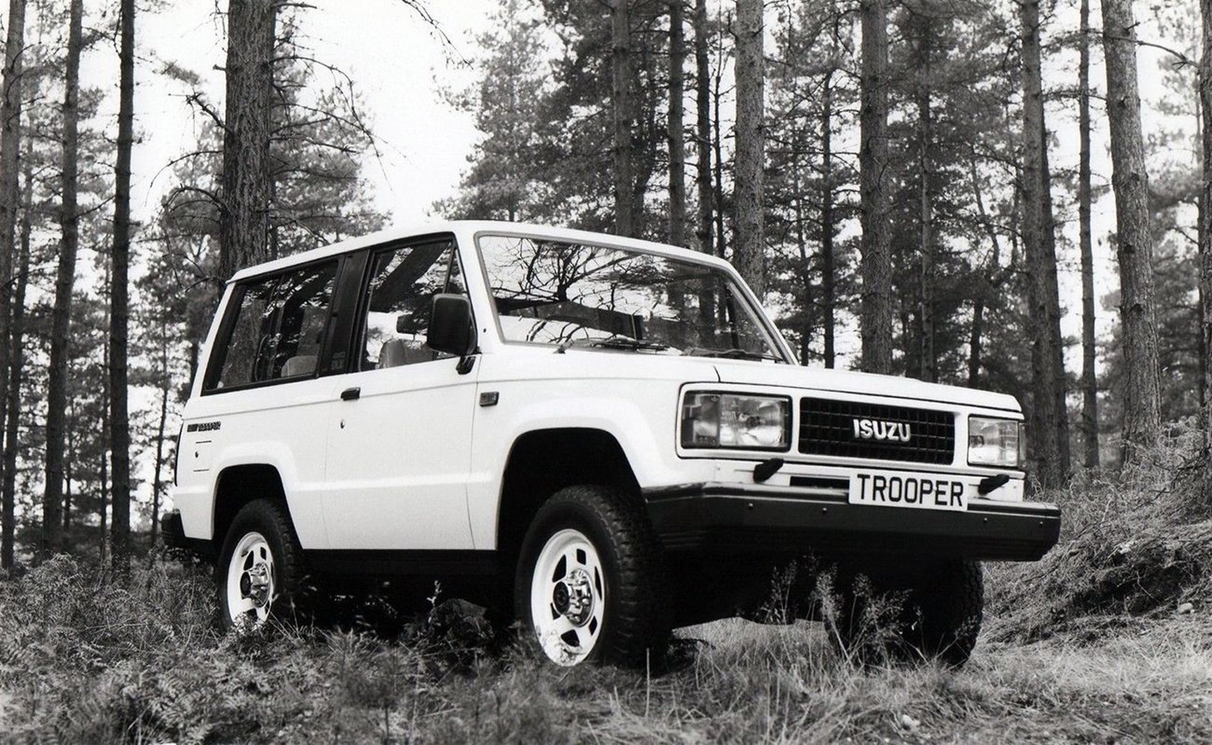 isuzu_Trooper_1_generation__SUV_3-doors__6.jpg