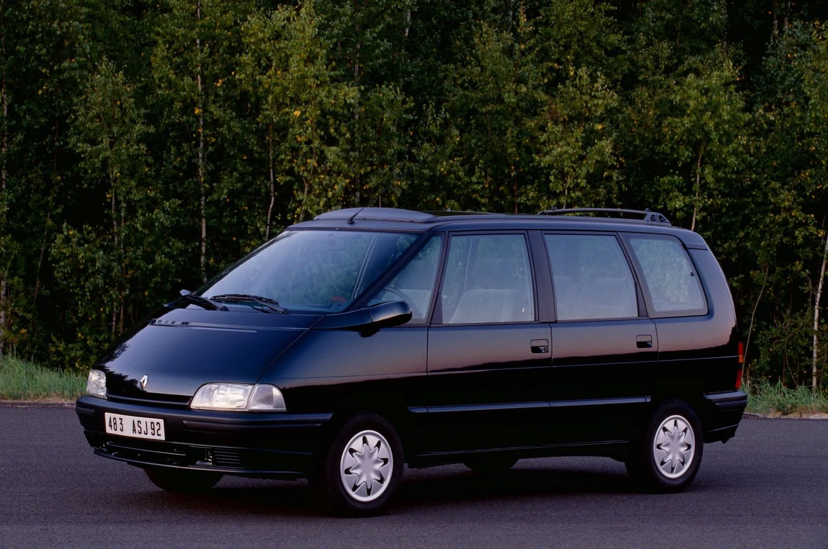 Renault_Espace_2_generation__Minivan__7.jpg
