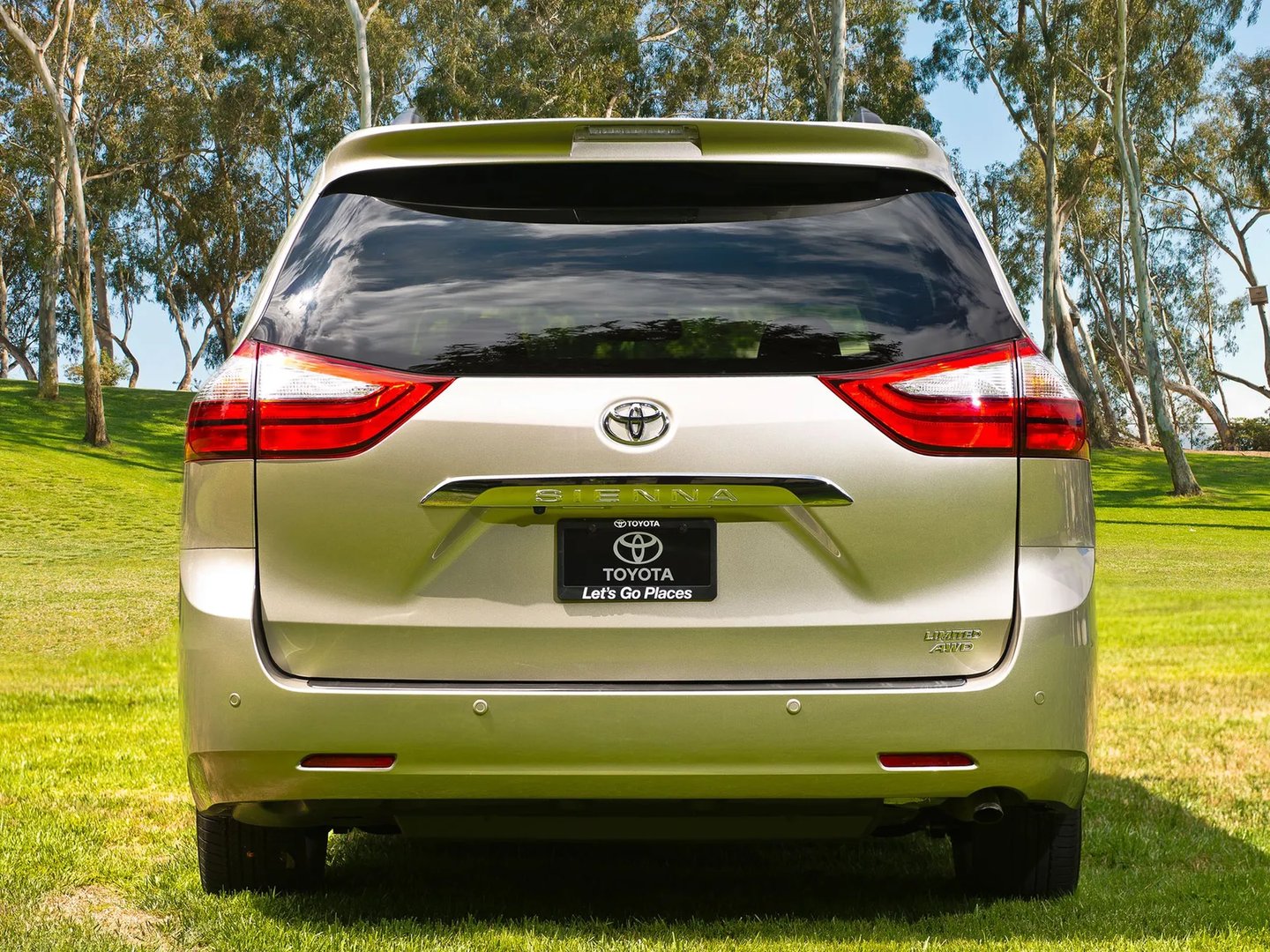 Toyota_Sienna_3_generation_restyling_1__Minivan__3.jpg