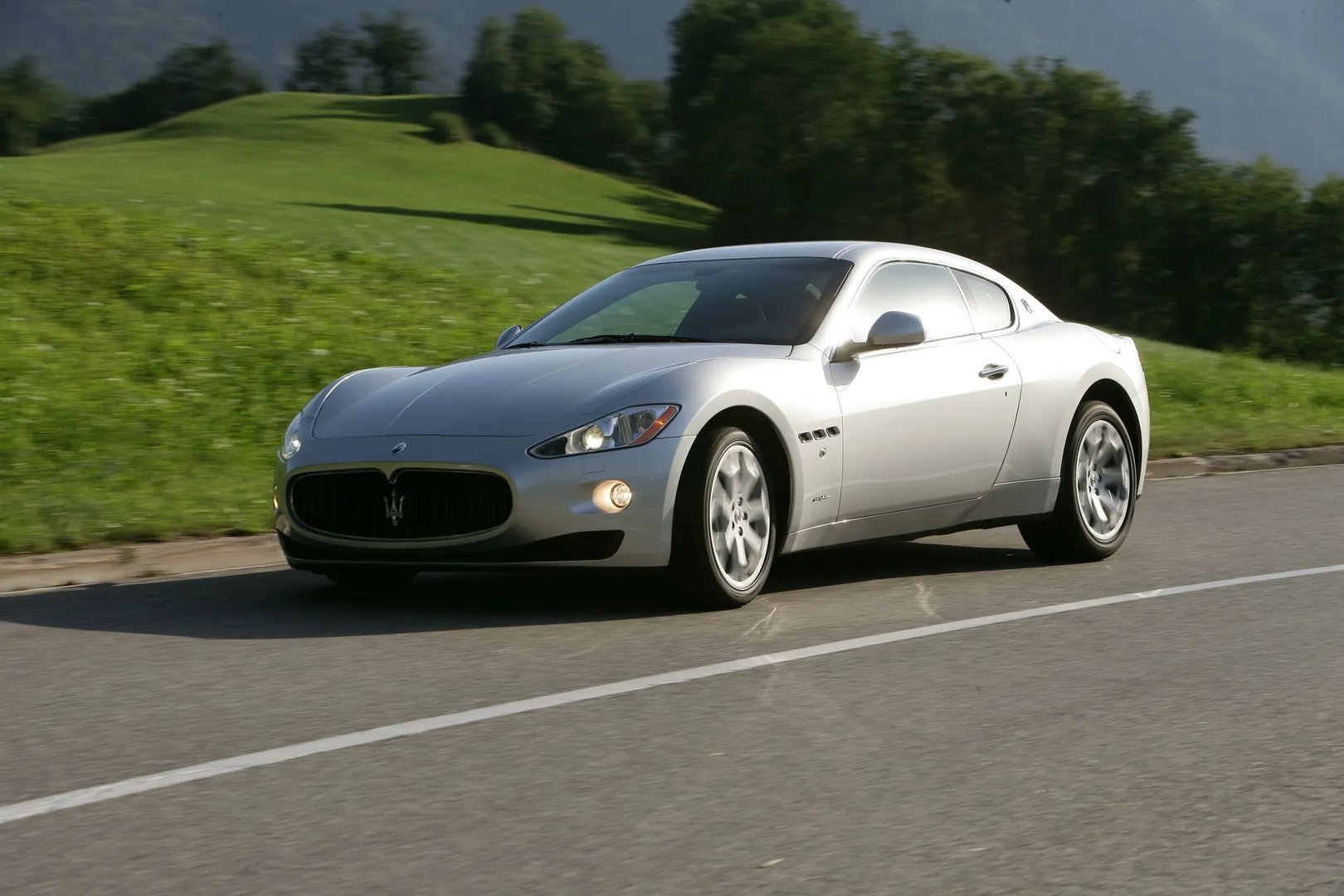 Maserati_GranTurismo_1_generation__Coupe__3.jpg