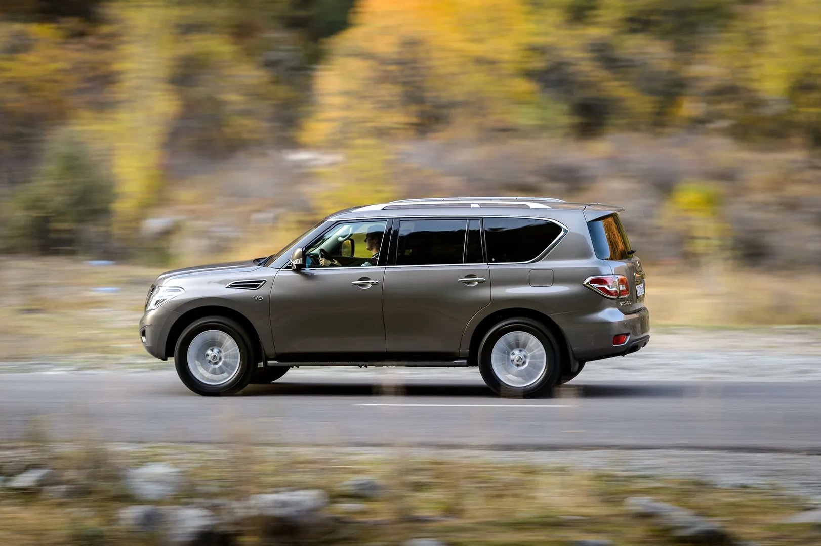 Nissan_Patrol_6_generation_restyling__SUV_5-doors__5.jpg