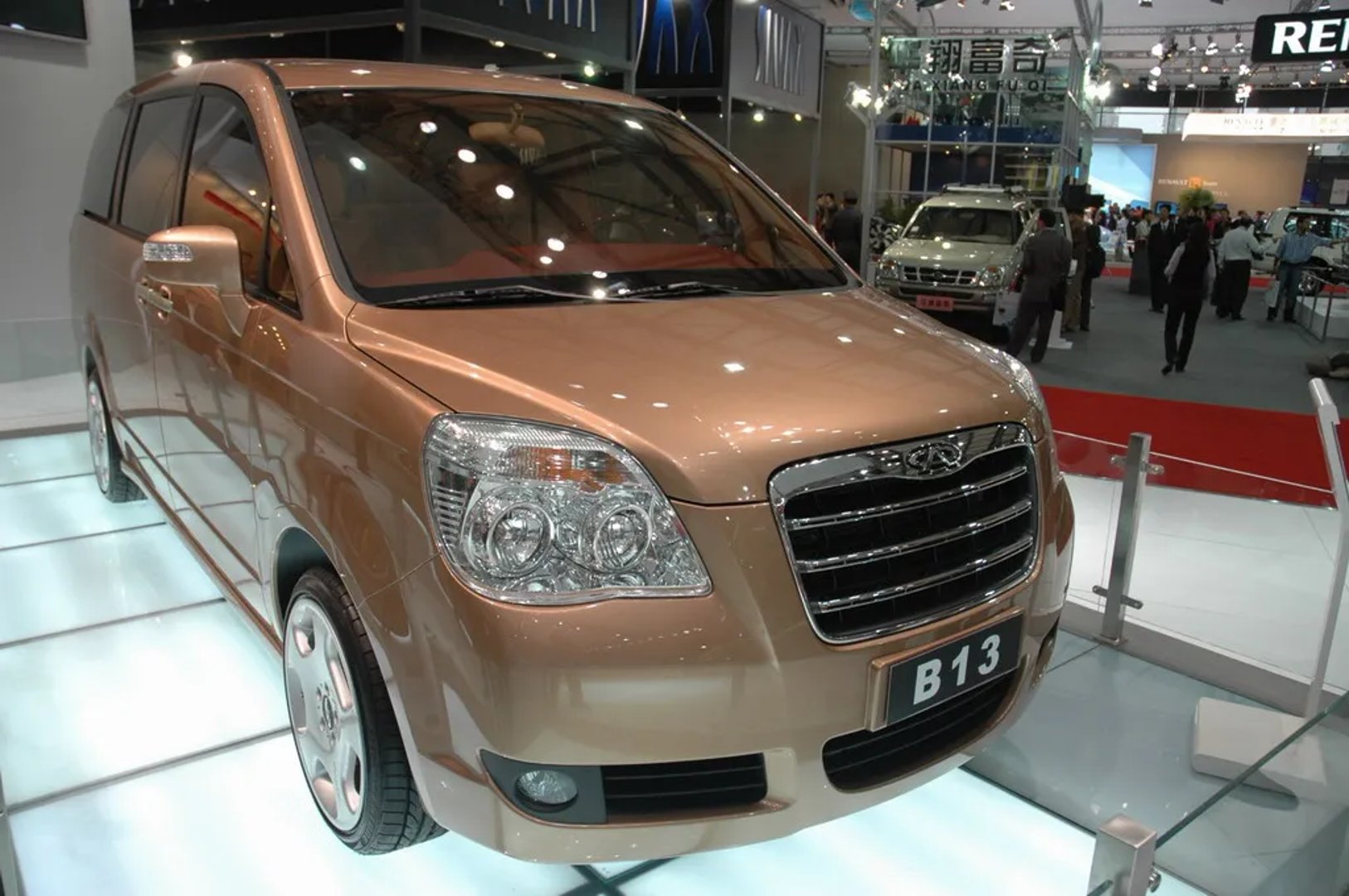 Chery_B13_1_generation__Minivan__1.jpg