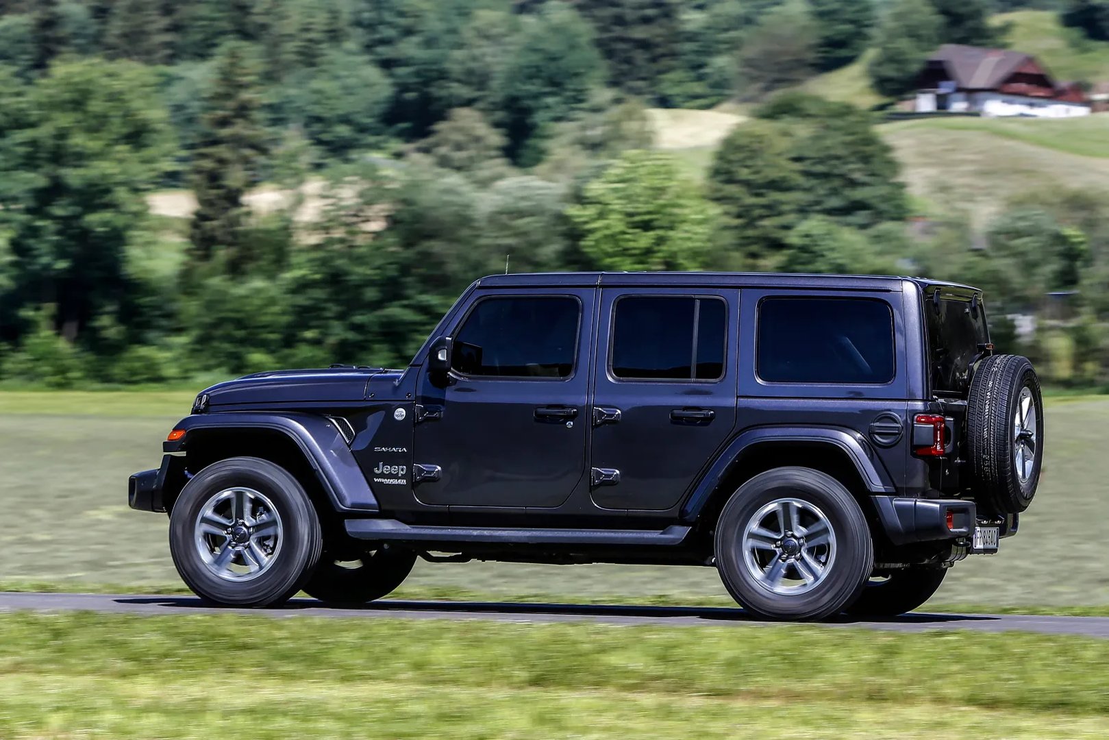 Jeep_Wrangler_4_generation__SUV_5-doors__5.jpg