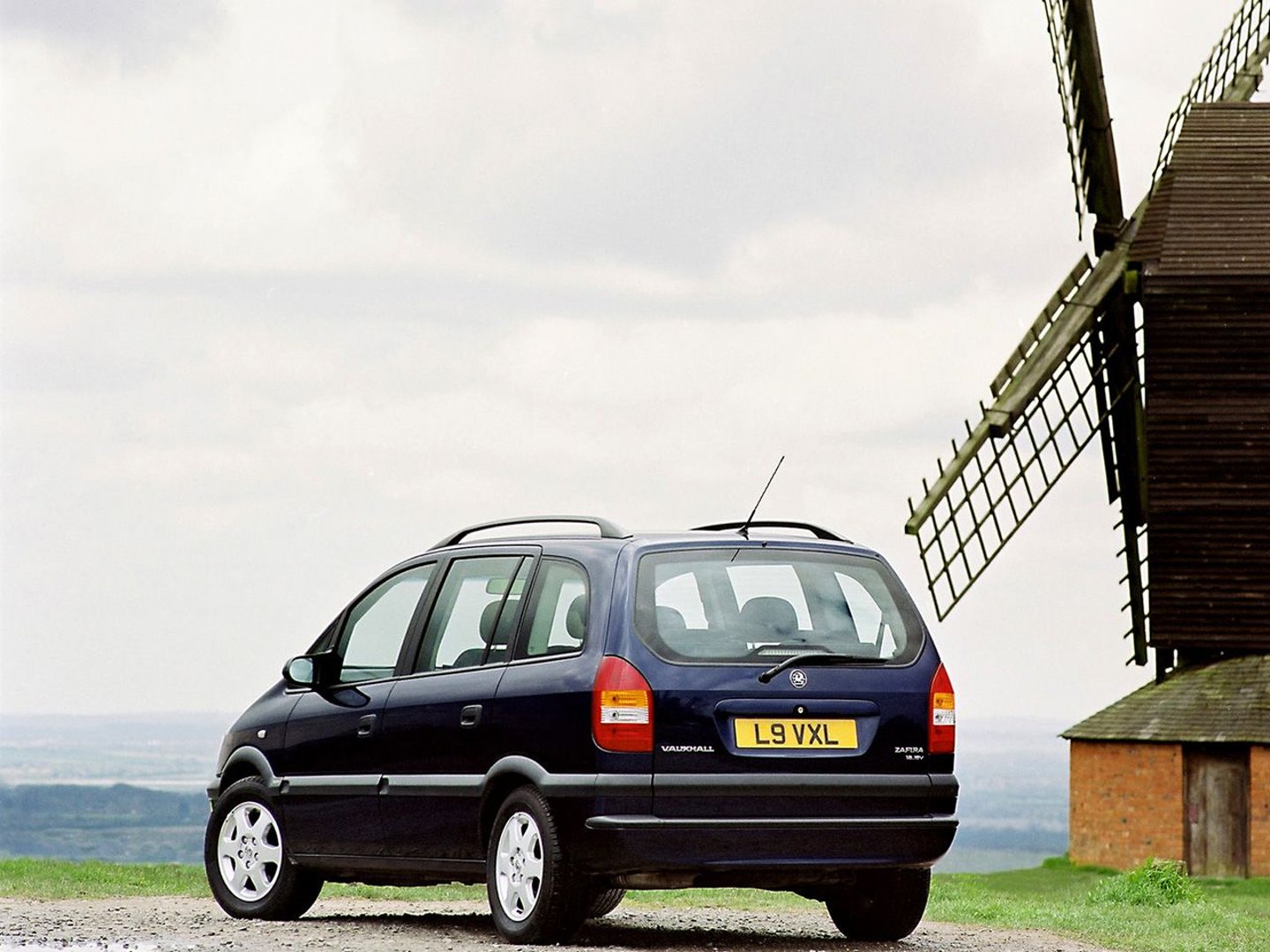 vauxhall_Zafira_1_generation__Compact_Van__5.jpg