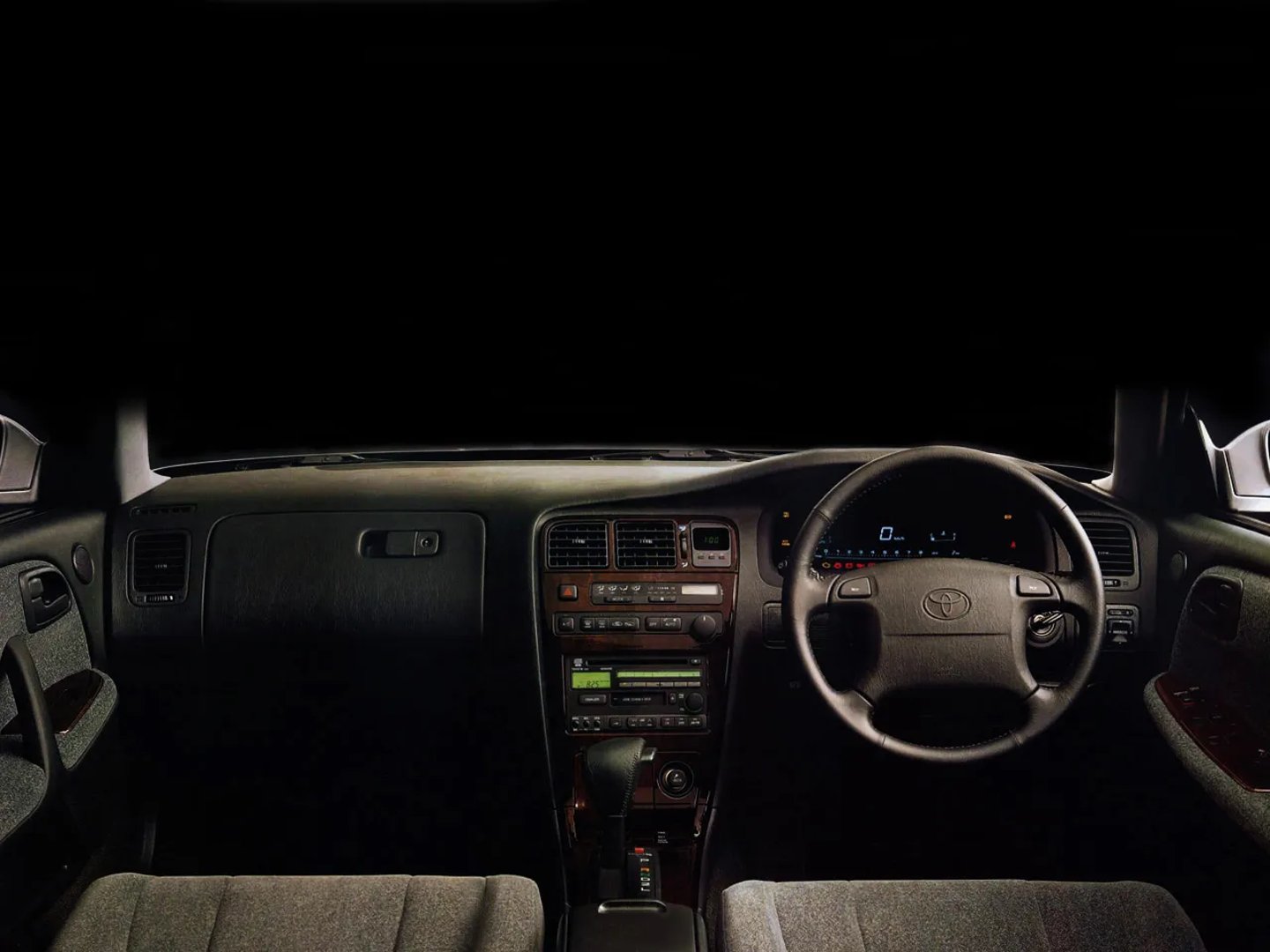 Toyota_Chaser_5_generation_restyling__Sedan__3.jpg
