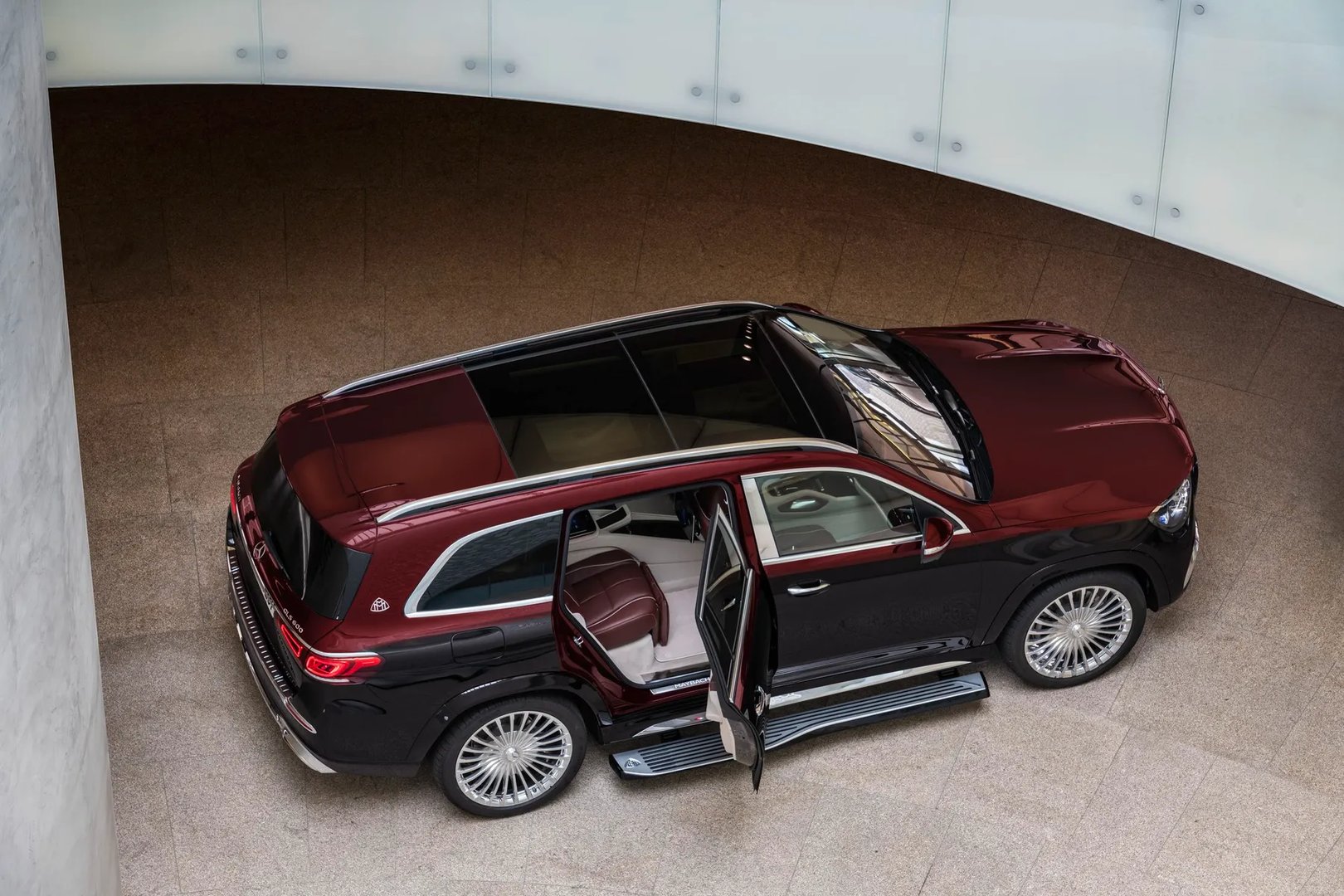 Mercedes_Maybach_GLS_1_generation__SUV_5-doors__4.jpg