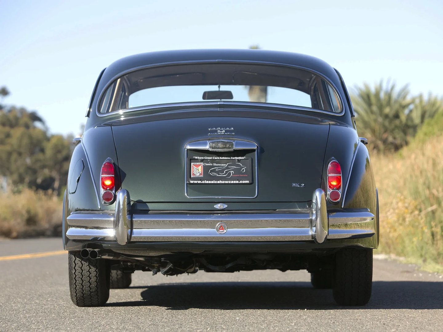 Jaguar_Mark_2_1_generation__Sedan__7.jpg