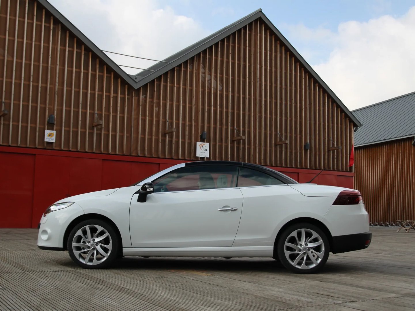 Renault_Megane_3_generation__Cabrio__7.jpg