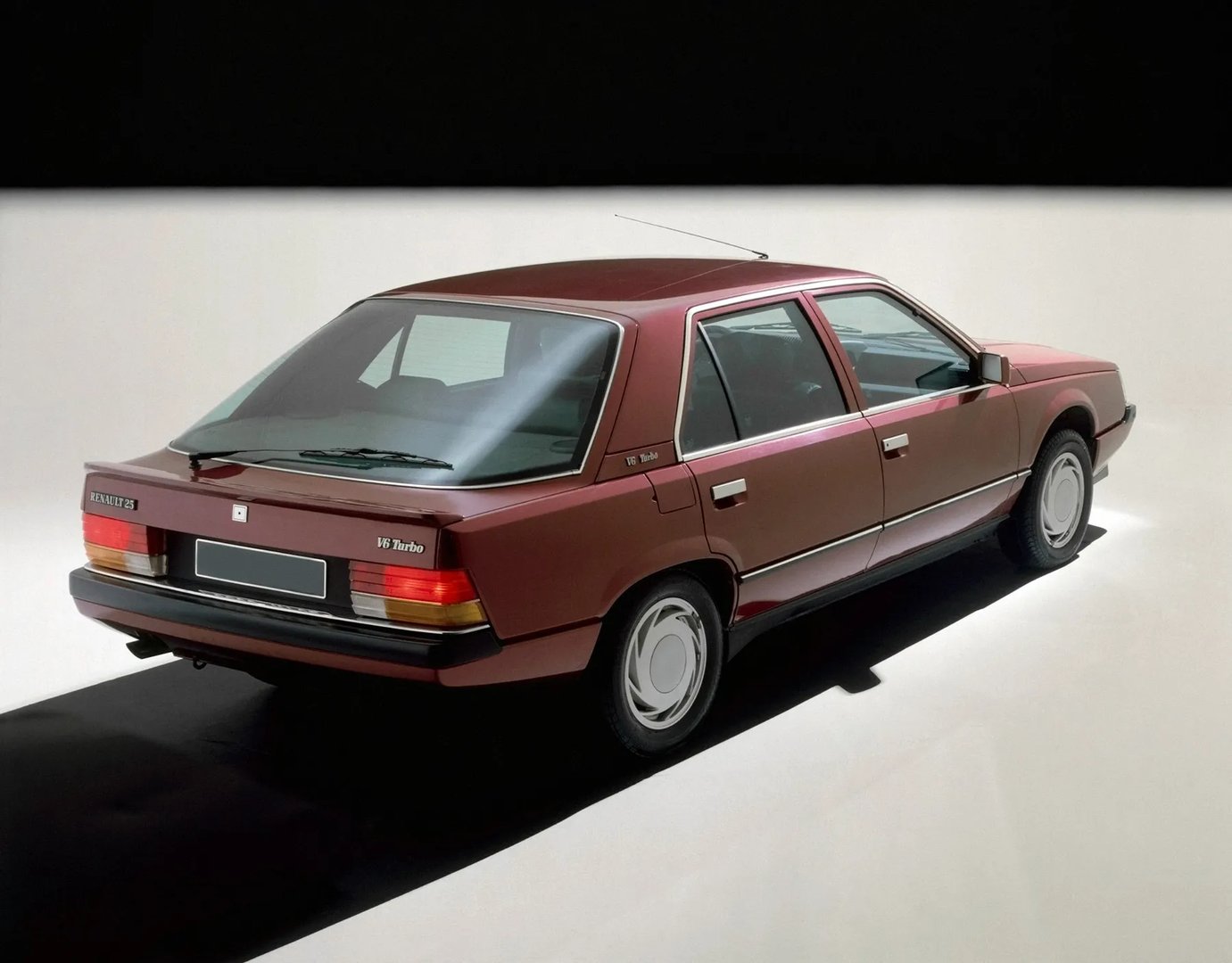 Renault_25_1_generation__Liftback__4.jpg