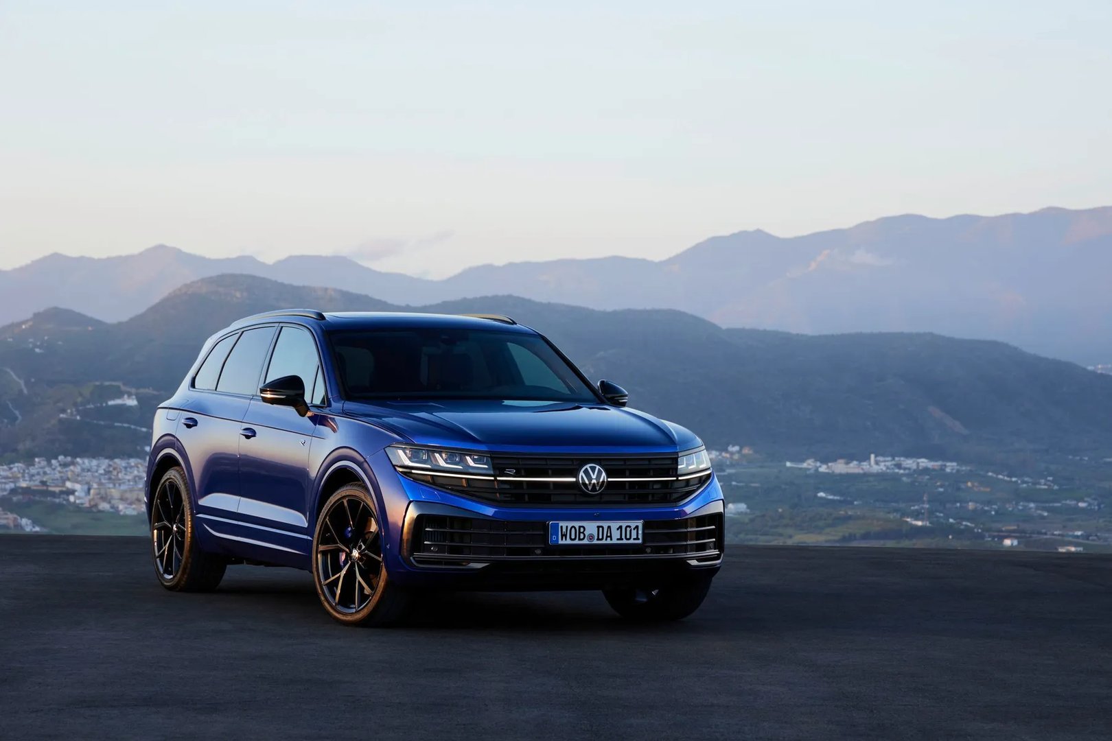Volkswagen_Touareg_R_3_generation_restyling__SUV_5-doors__12.jpg