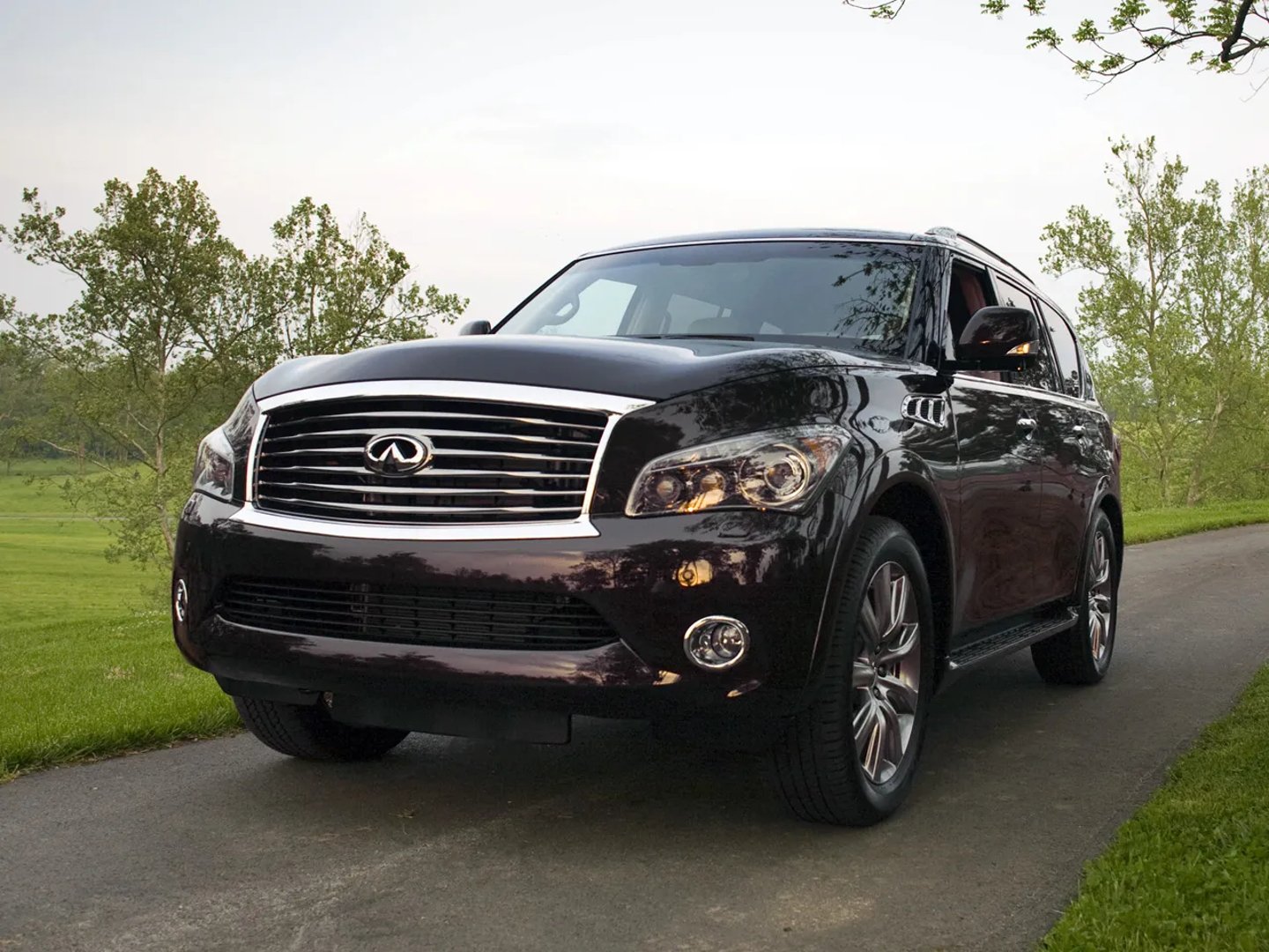 Infiniti_QX56_2_generation__SUV_5-doors__1.jpg