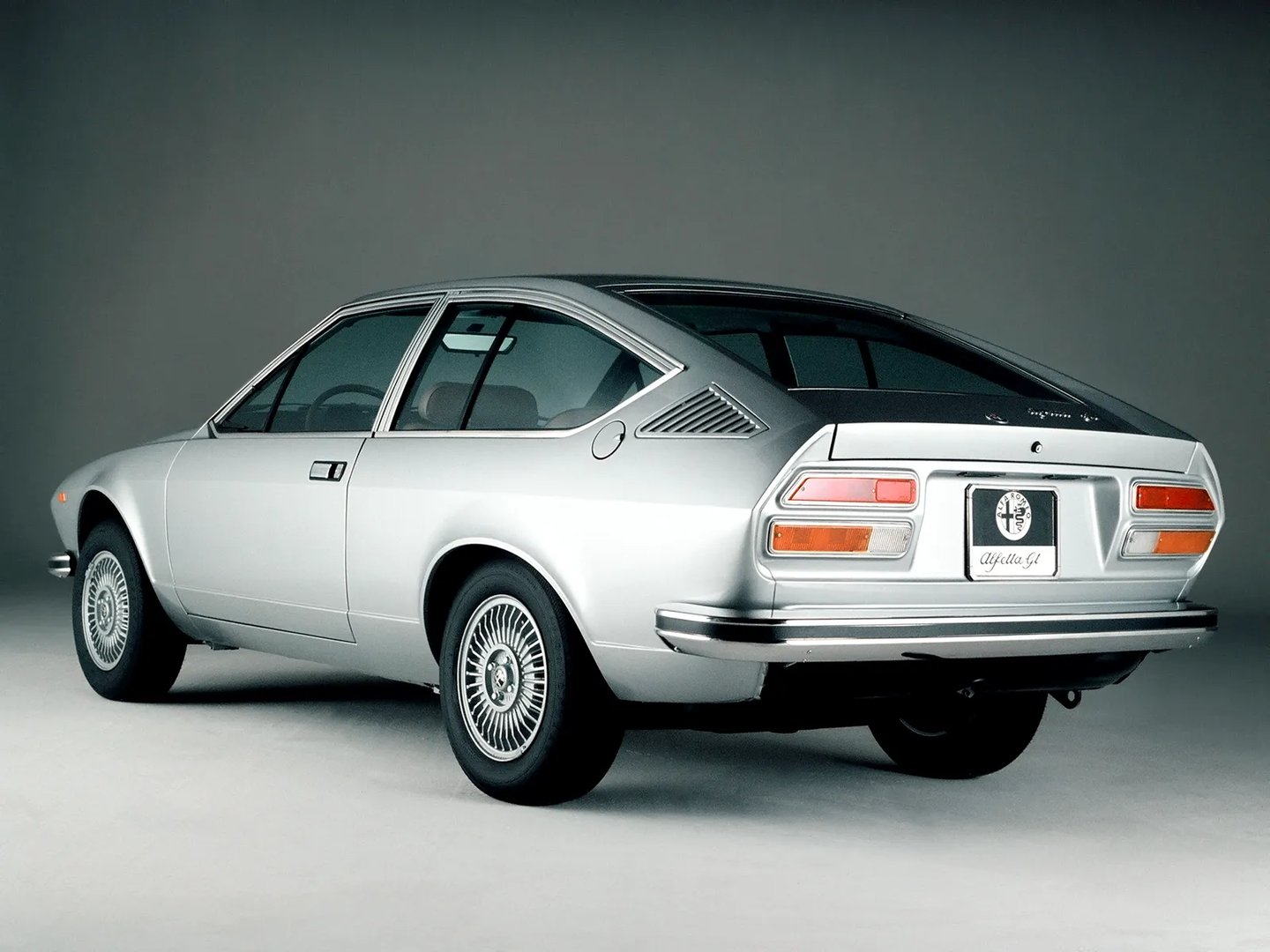 Alfa Romeo_Alfetta_1_generation__Coupe__1.jpg
