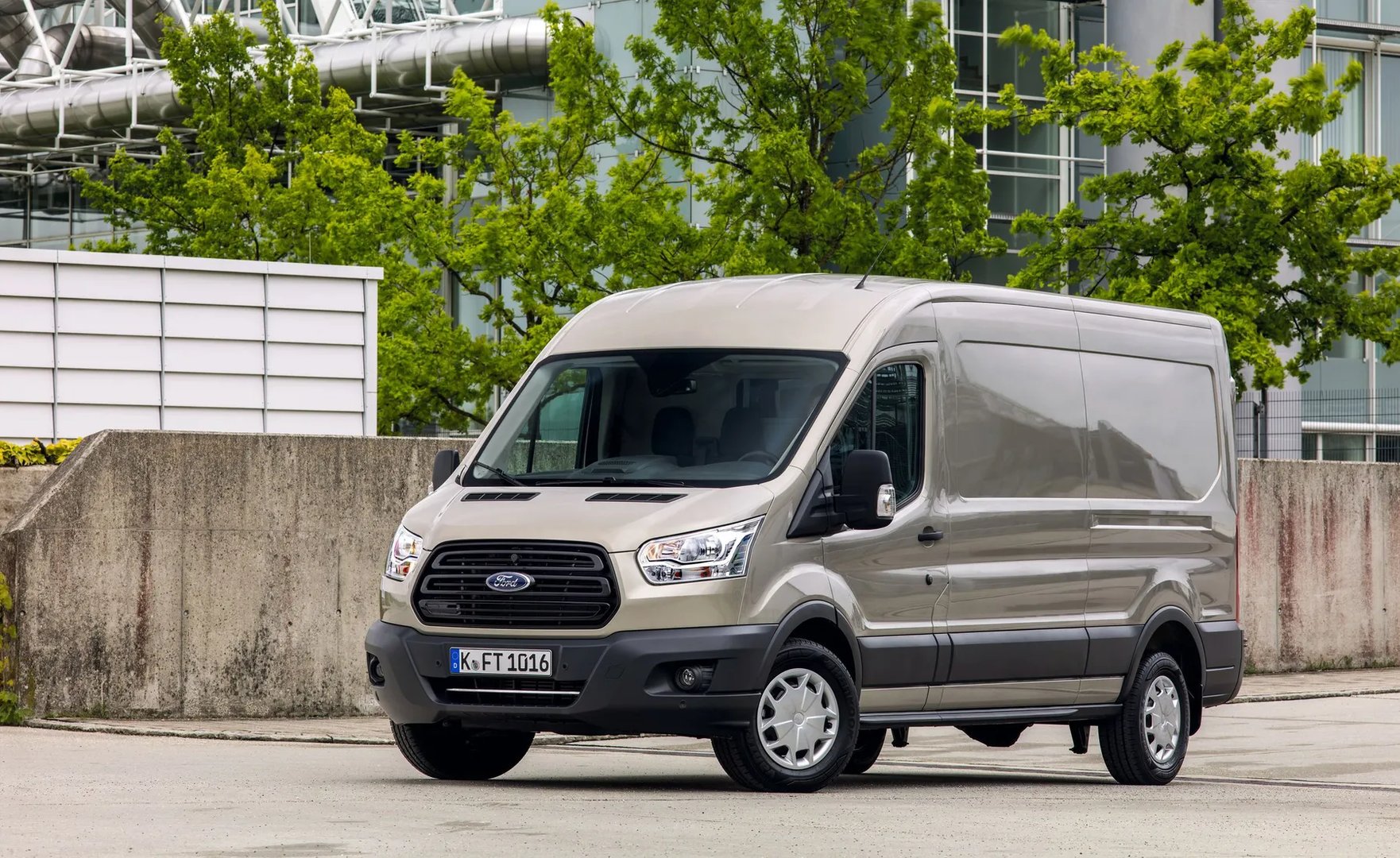 Ford_Transit_4_generation__Van__9.jpg