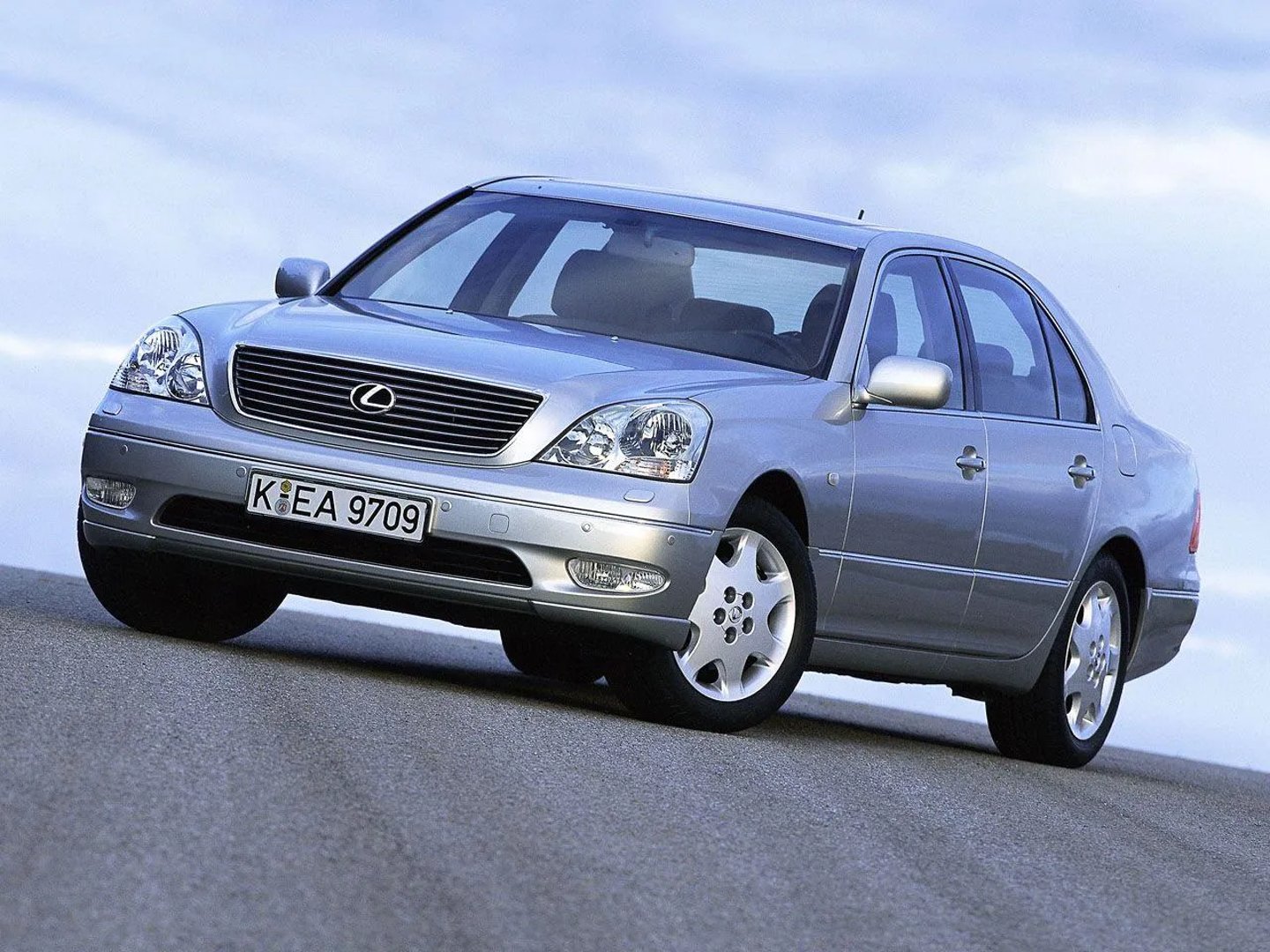 Lexus_LS_3_generation__Sedan__5.jpg