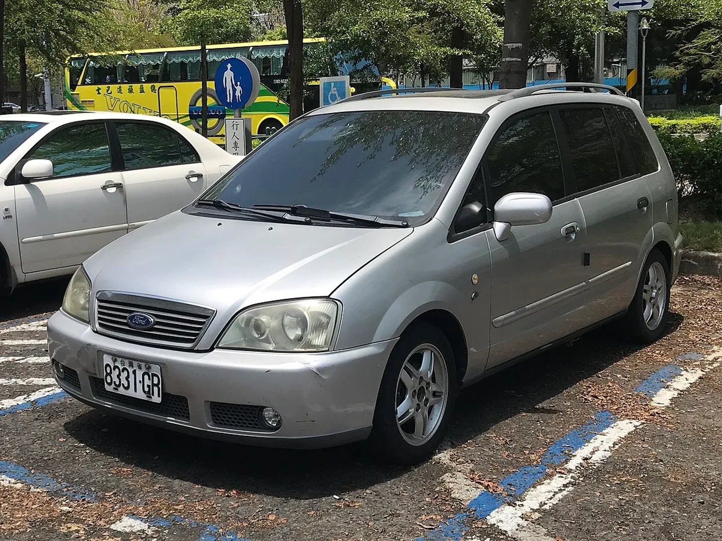 Ford_Ixion_1_generation__Compact_Van__1.jpg