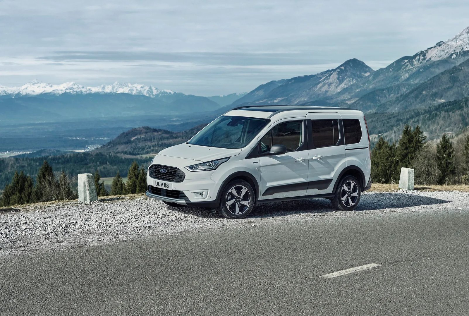 Ford_Tourneo_Connect_2_generation_restyling__Compact_Van__1.jpg