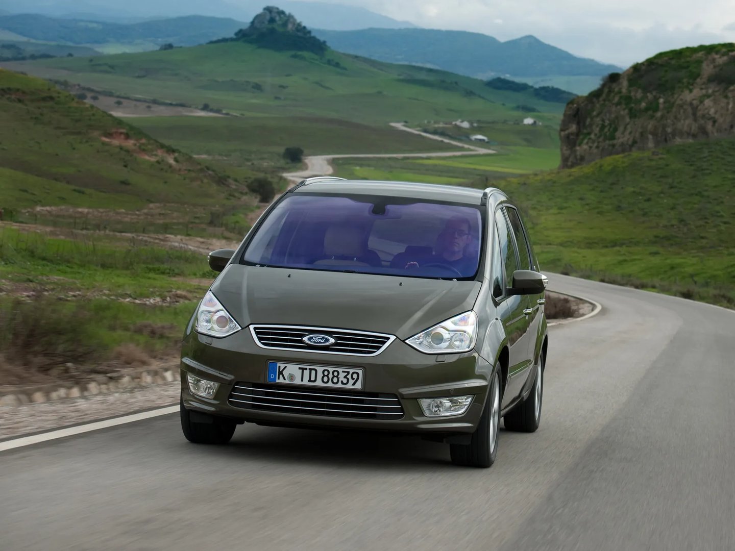 Ford_Galaxy_2_generation_restyling__Minivan__12.jpg