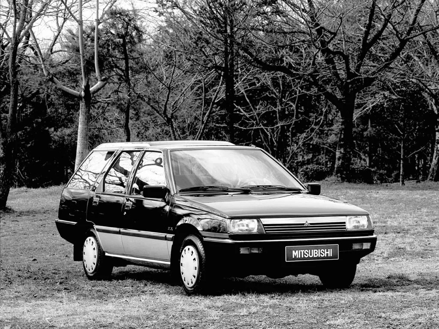 Mitsubishi_Lancer_6_generation__Estate_5-door__3.jpg