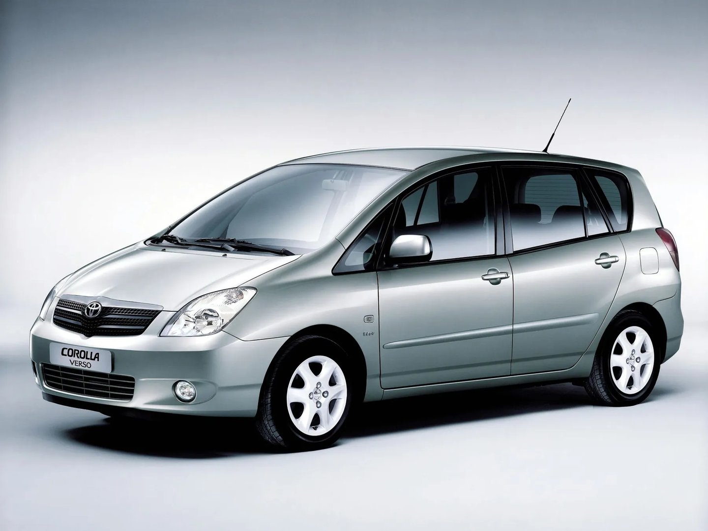 Toyota_Corolla_Verso_1_generation__Compact_Van__6.jpg