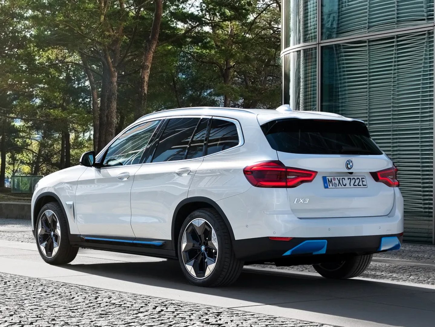 BMW_iX3_1_generation__SUV_5-doors__3.jpg