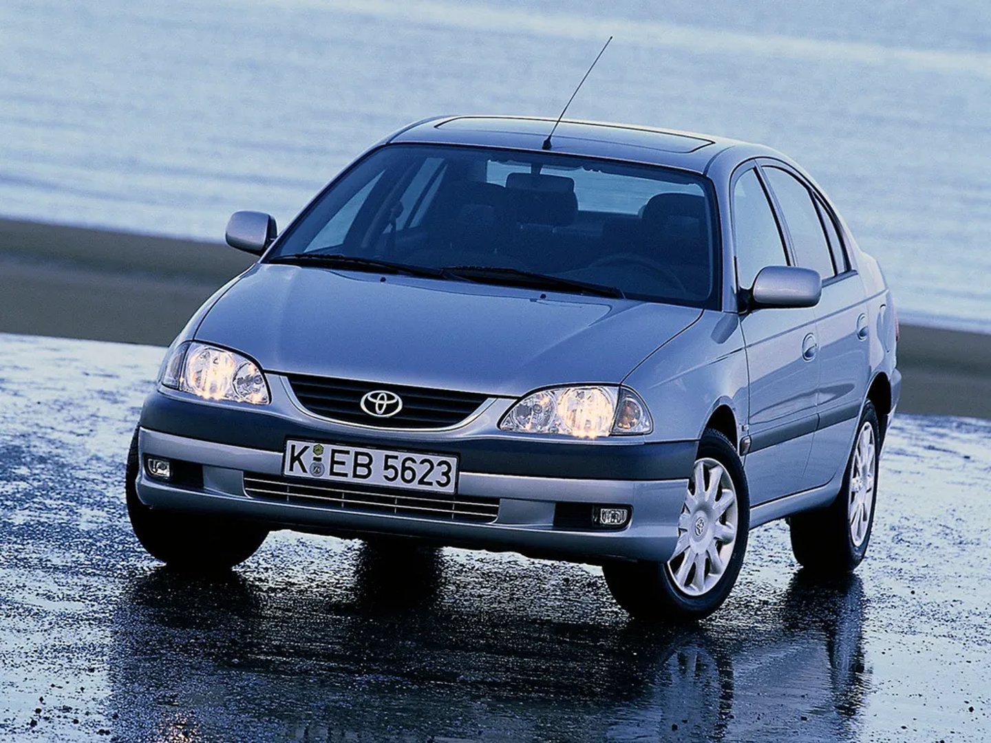 Toyota_Avensis_1_generation_restyling__Sedan__4.jpg