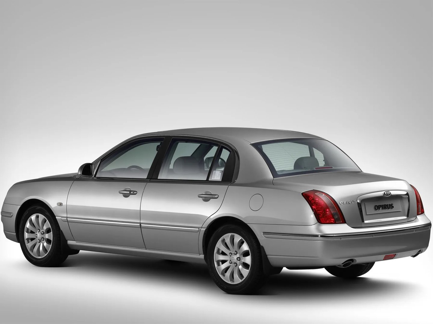 Kia_Opirus_1_generation_restyling__Sedan__3.jpg
