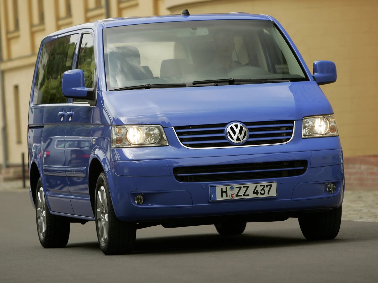 7HF, 7HM, 7HN  Minivan