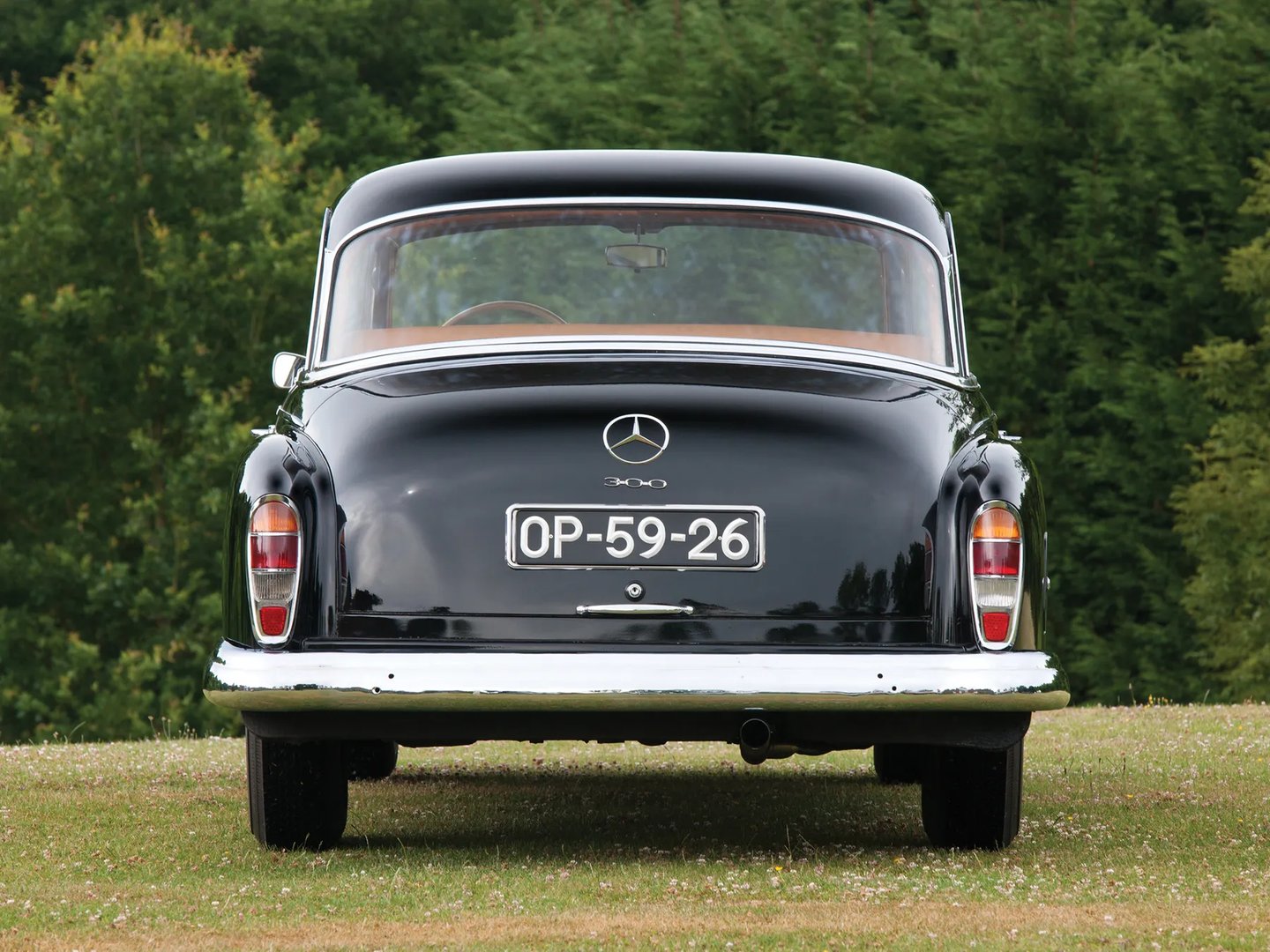 Mercedes_W189_1_generation__Sedan__4.jpg