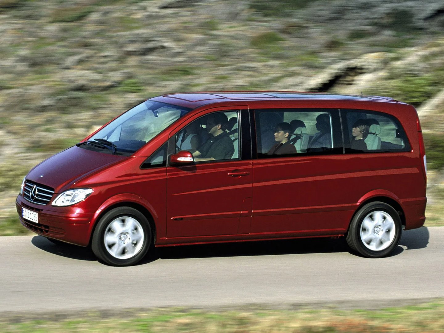 Mercedes_Viano_1_generation__Minivan__5.jpg
