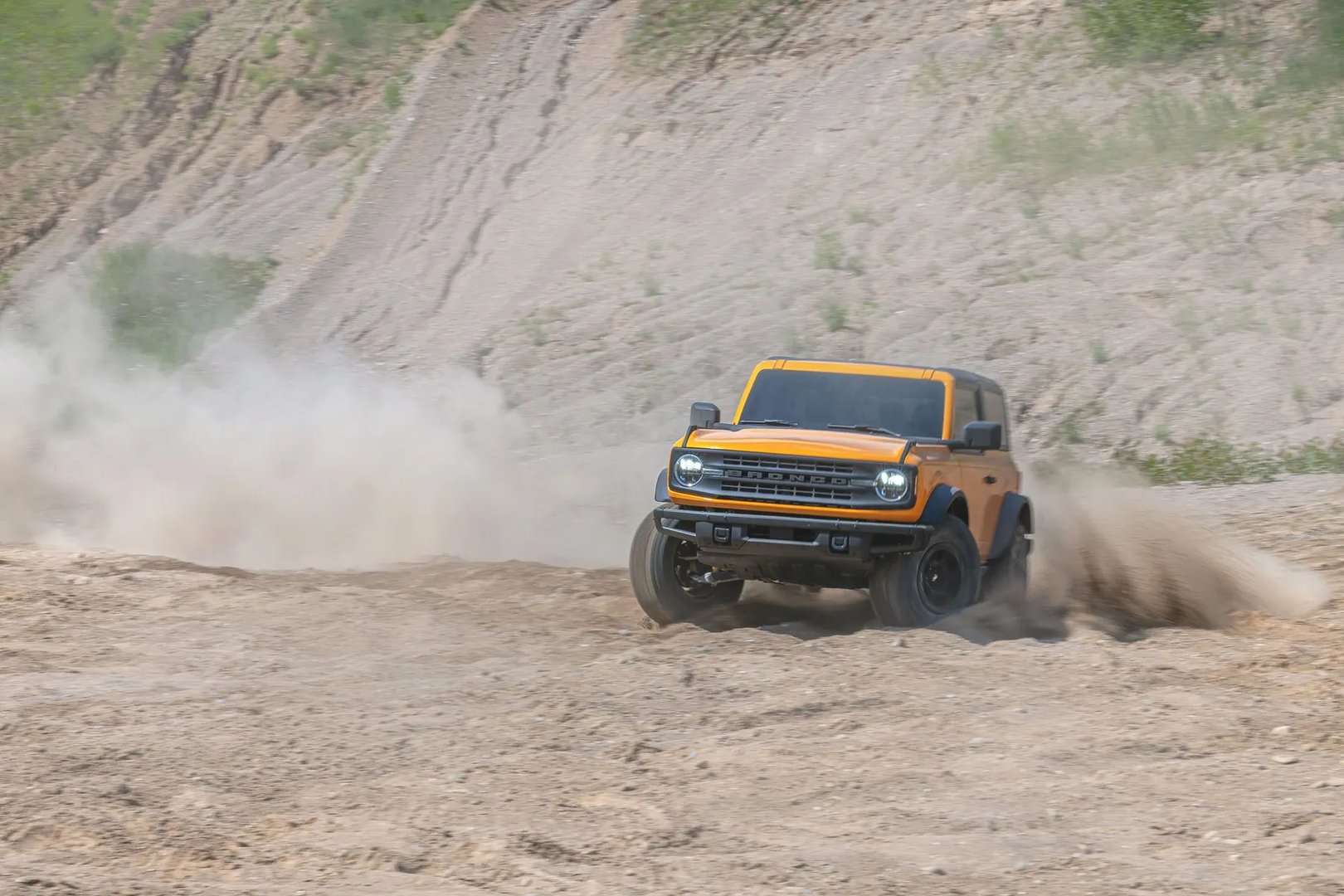 Ford_Bronco_6_generation__SUV_3-doors__1.jpg