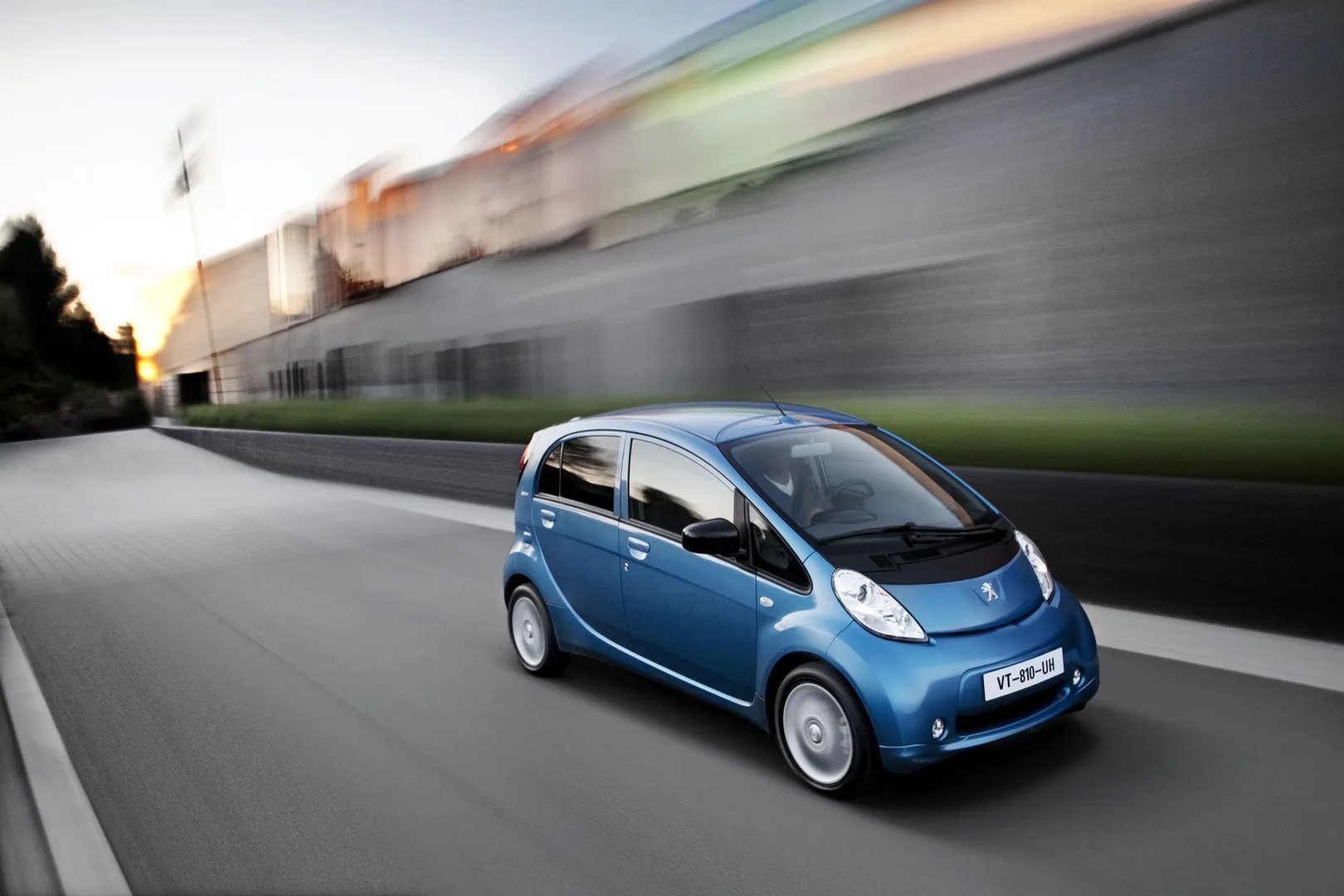 Peugeot_iOn_1_generation__Mini_5-doors__6.jpg