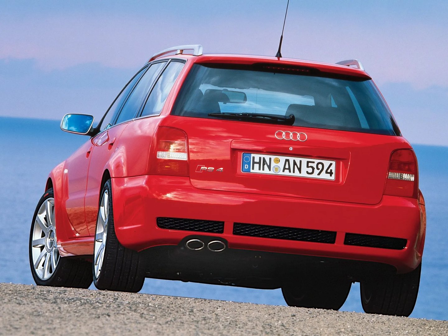 Audi_RS4_1_generation__Estate_5-door__2.jpg