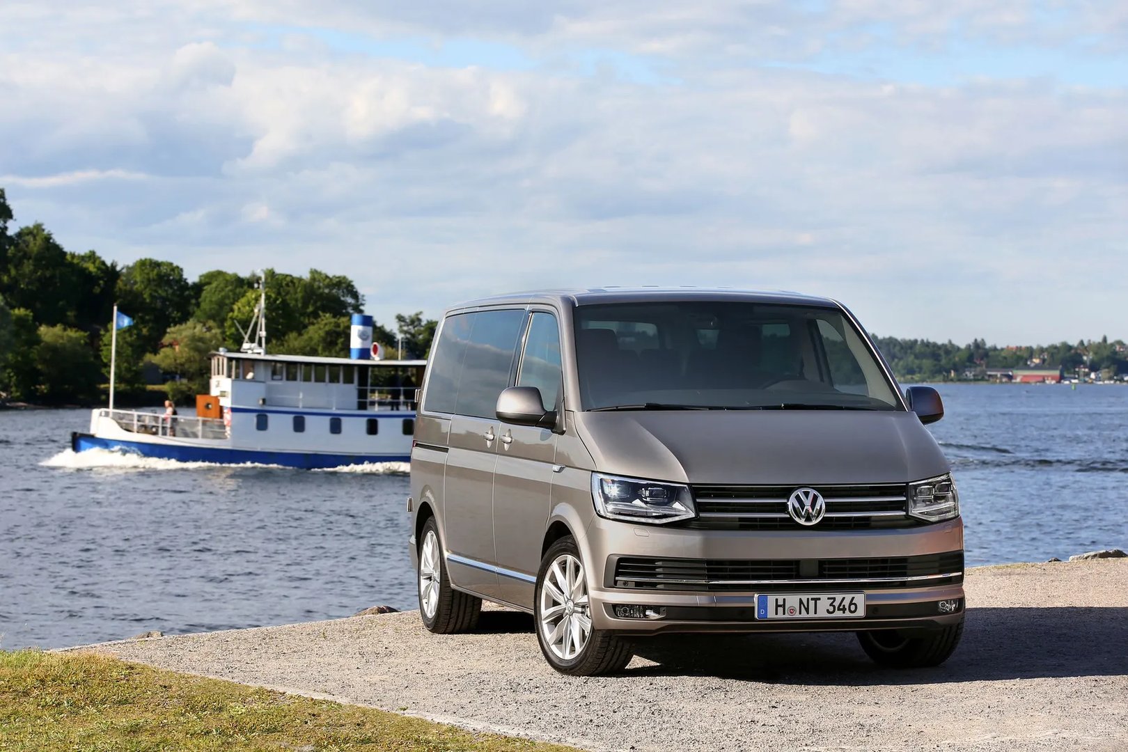 Volkswagen_Caravelle_6_generation__Minivan__5.jpg