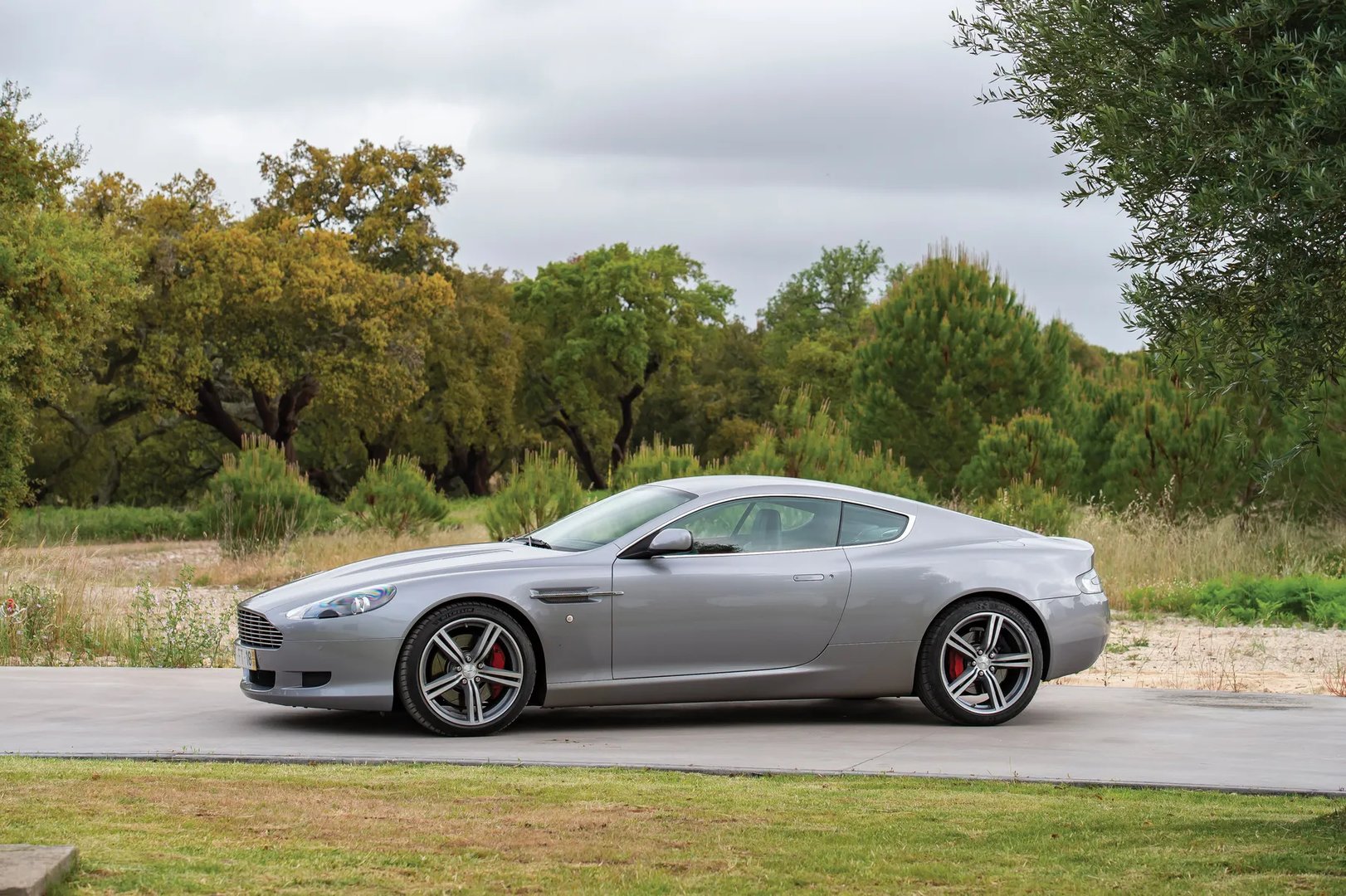 Aston Martin_DB9_1_generation__Coupe__9.jpg