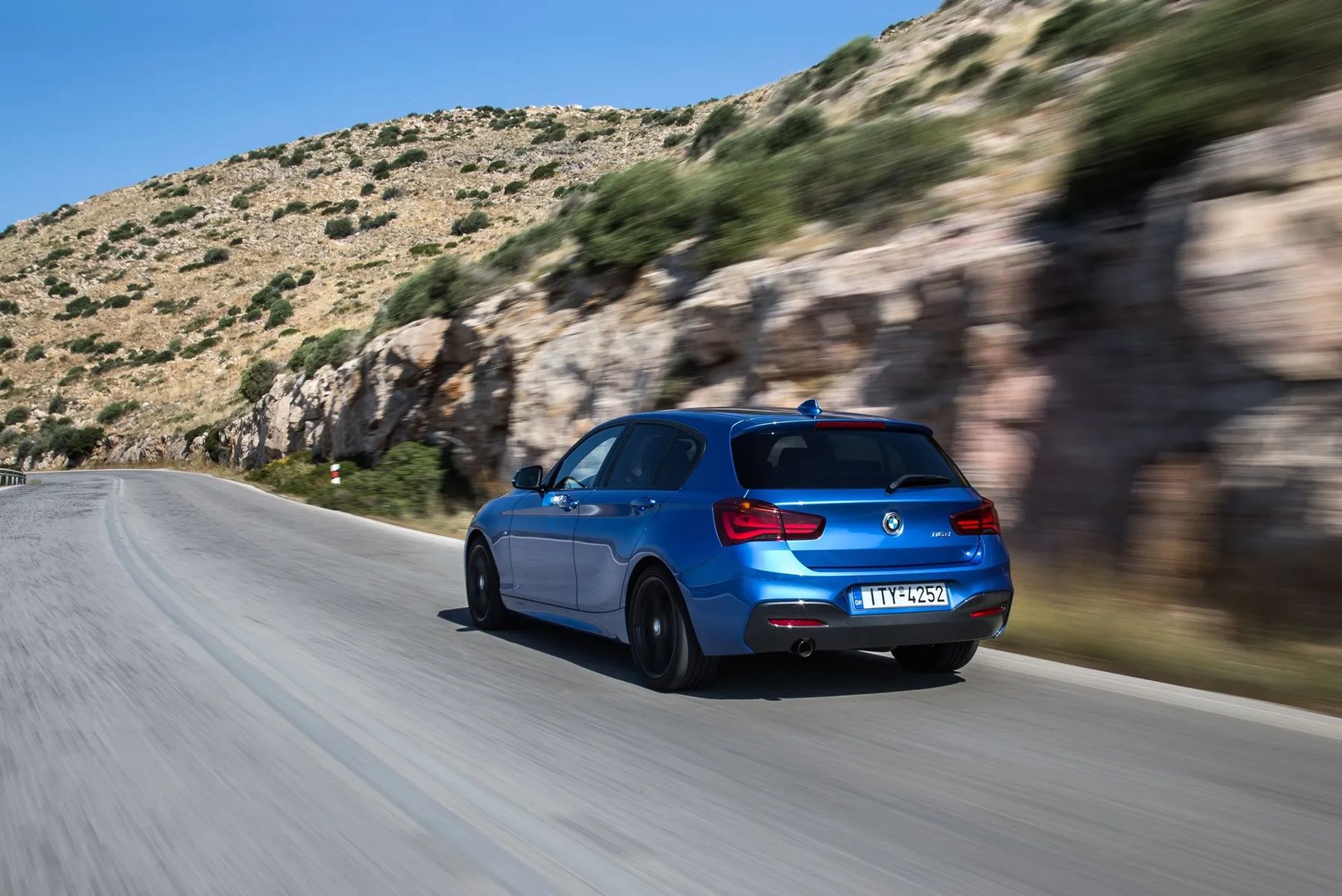 BMW_1_series_2_generation_restyling_2__Hatchback_5-door__10.jpg