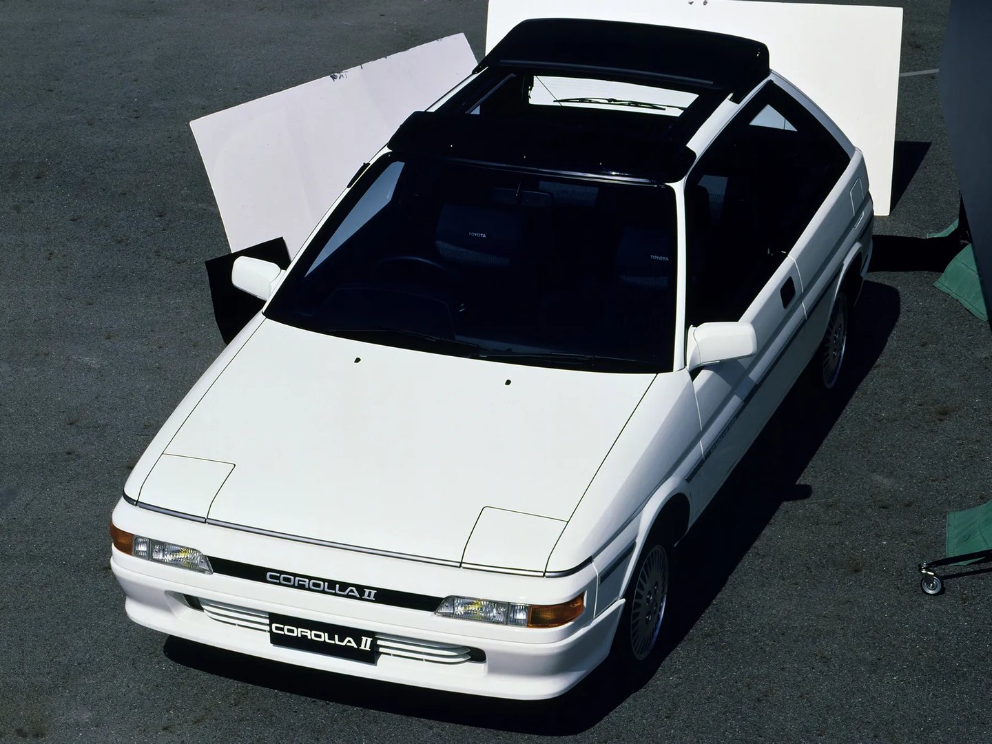 Toyota_Corolla_II_2_generation__Hatchback_3-door__1.jpg