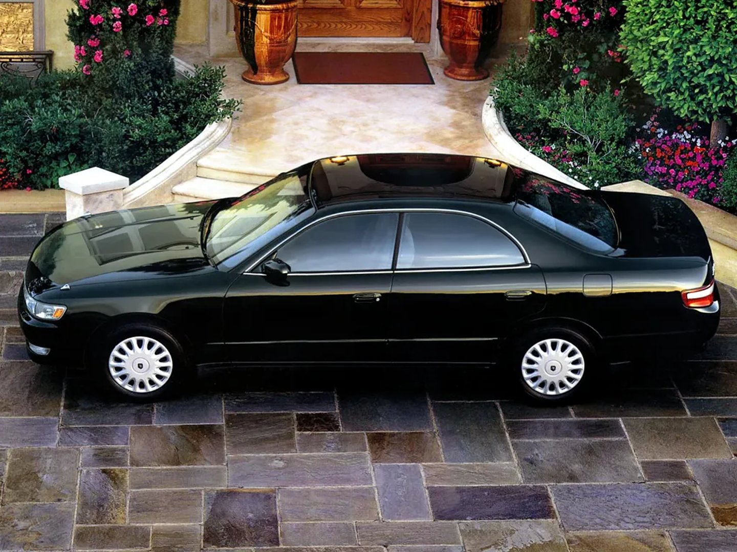 Toyota_Chaser_5_generation_restyling__Sedan__2.jpg