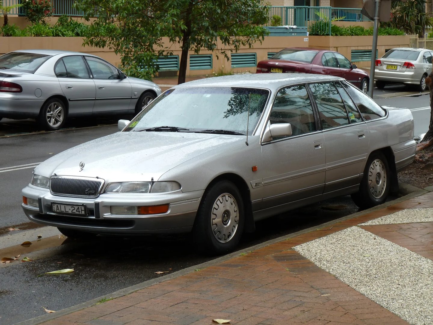Holden_Caprice_1_generation__Sedan__2.jpg