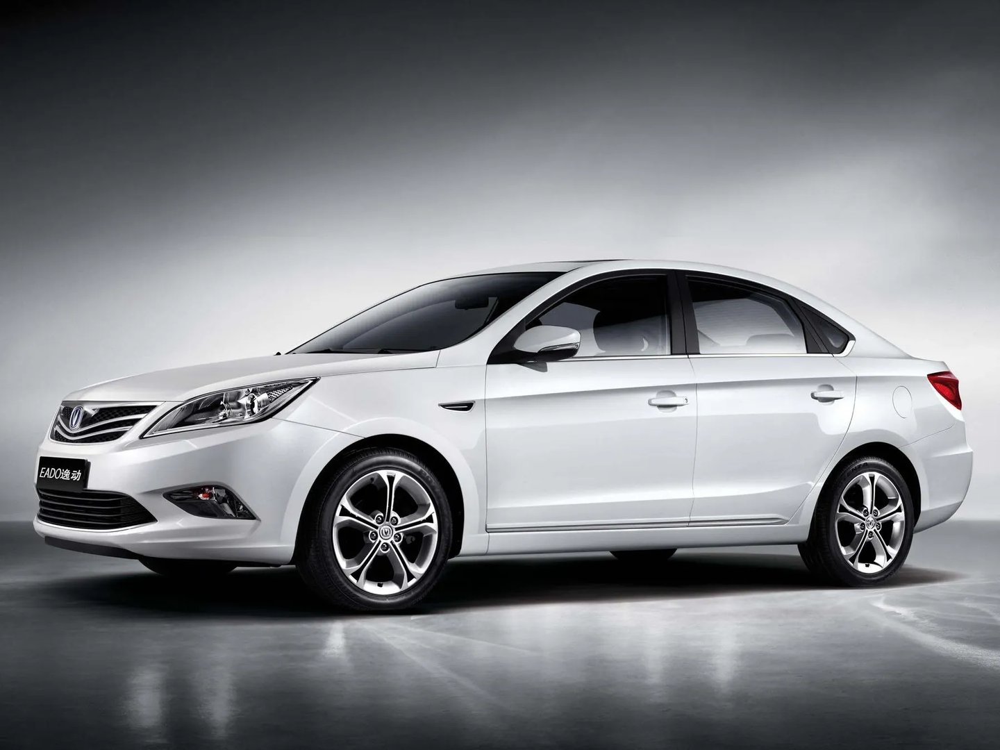 Changan_Eado_1_generation__Sedan__1.jpg