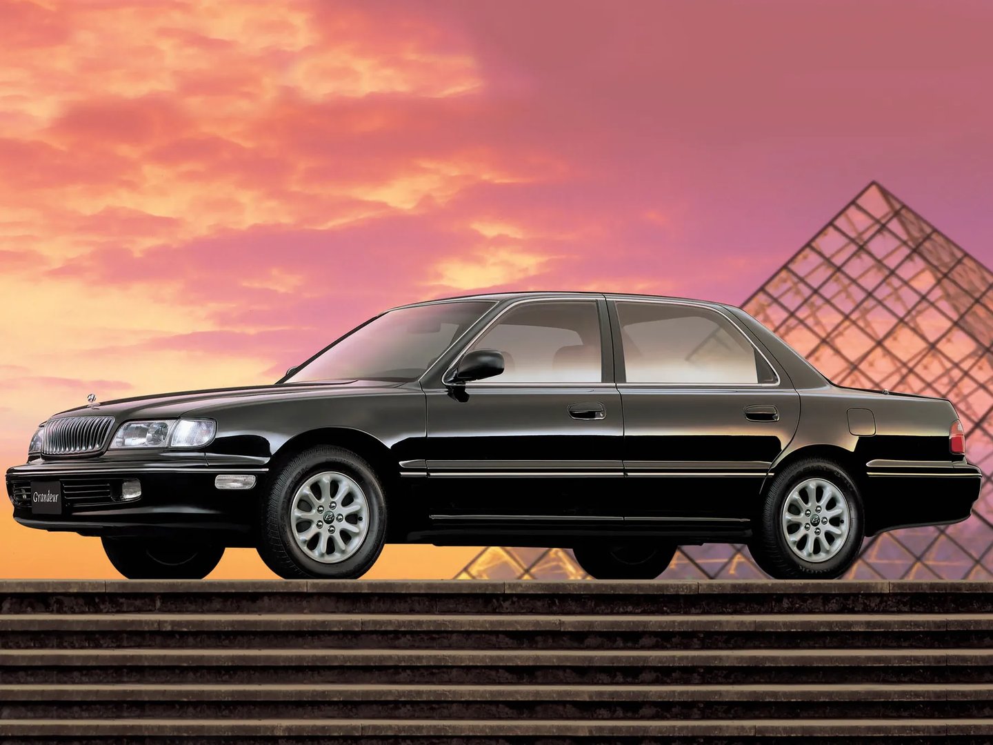 Hyundai_Grandeur_2_generation__Sedan__1.jpg