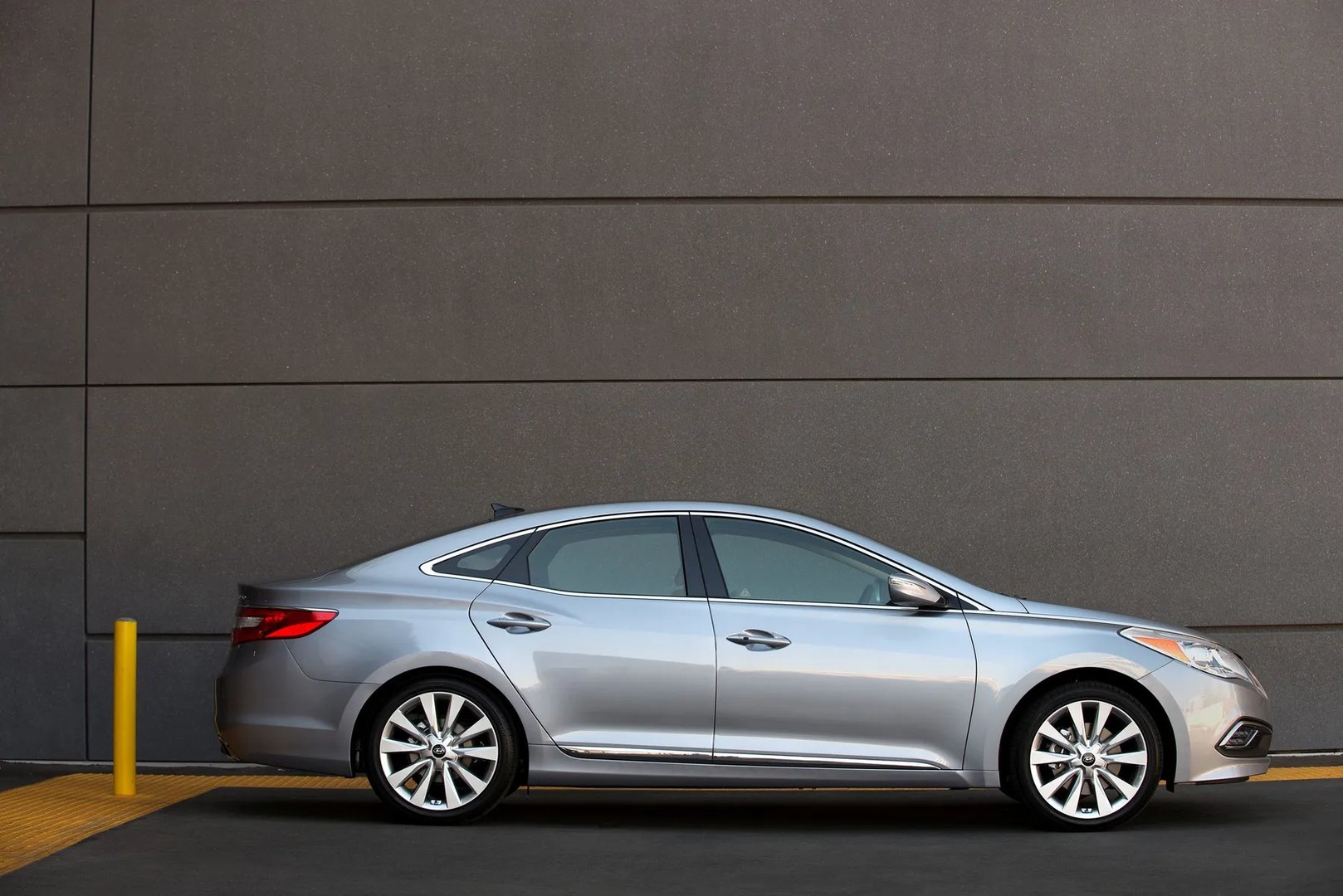 Hyundai_Azera_2_generation_restyling__Sedan__6.jpg