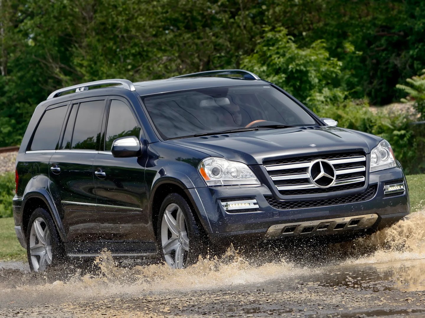 Mercedes_GL-Class_1_generation_restyling__SUV_5-doors__7.jpg