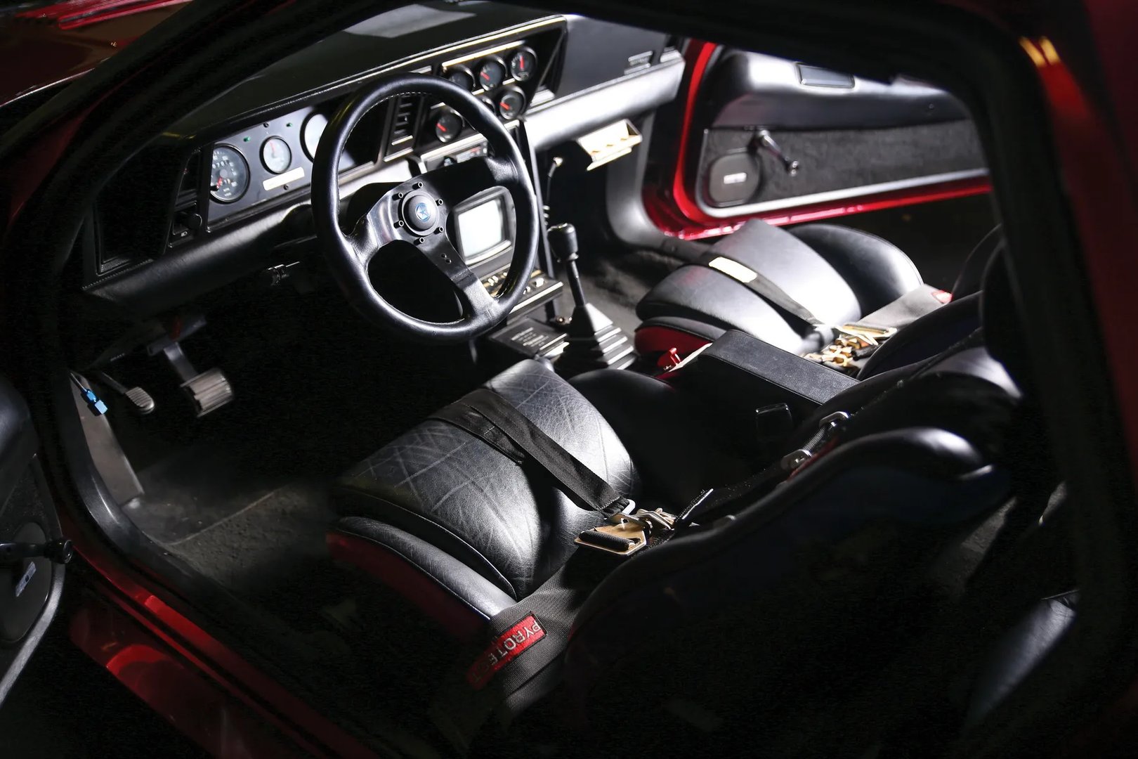 Dodge_Daytona_1_generation__Hatchback_3-door__6.jpg